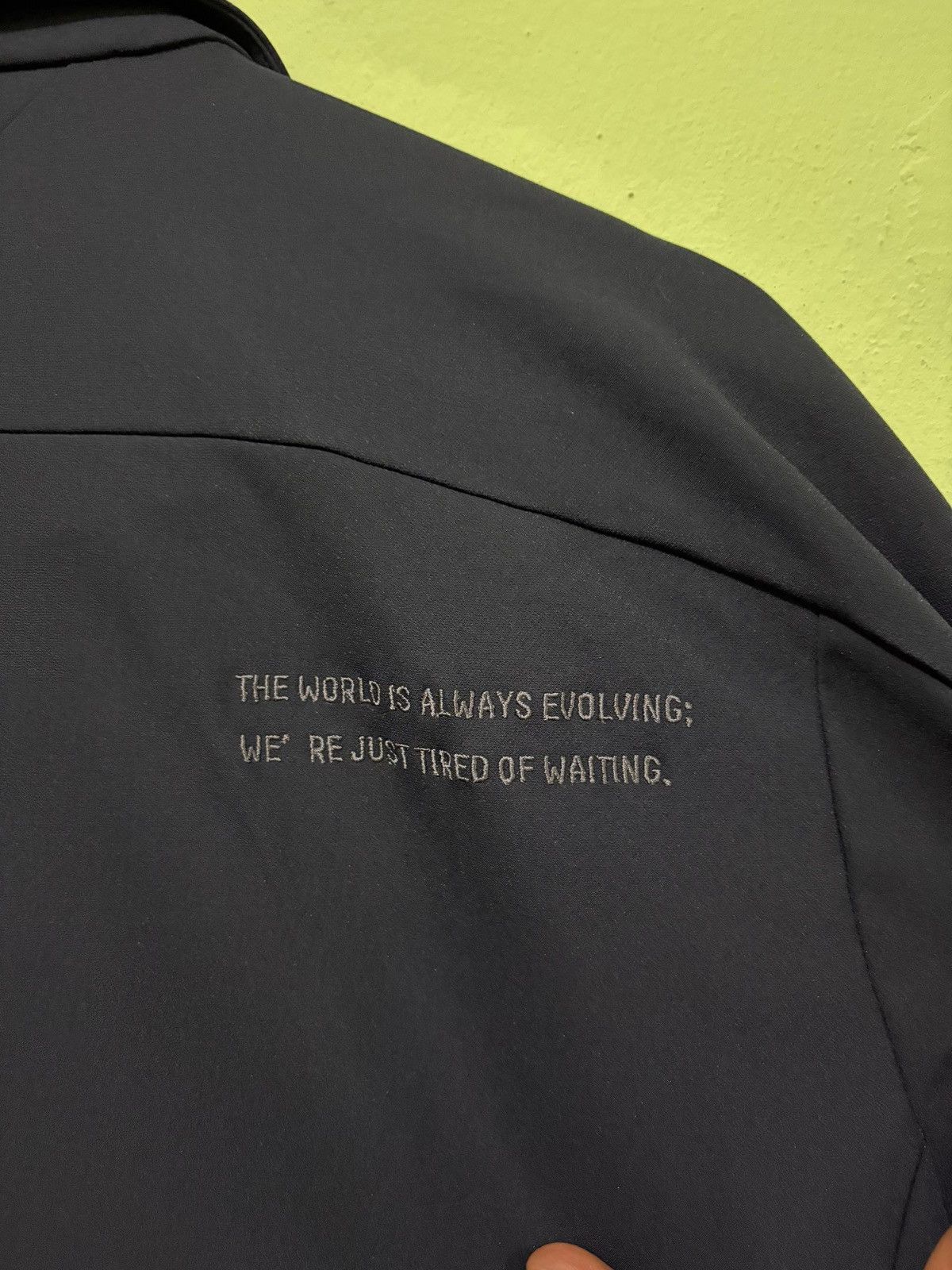 Oakley VTG Oakley Light Jacket Design The World Is Always Involving Size US L / EU 52-54 / 3 - 17 Thumbnail