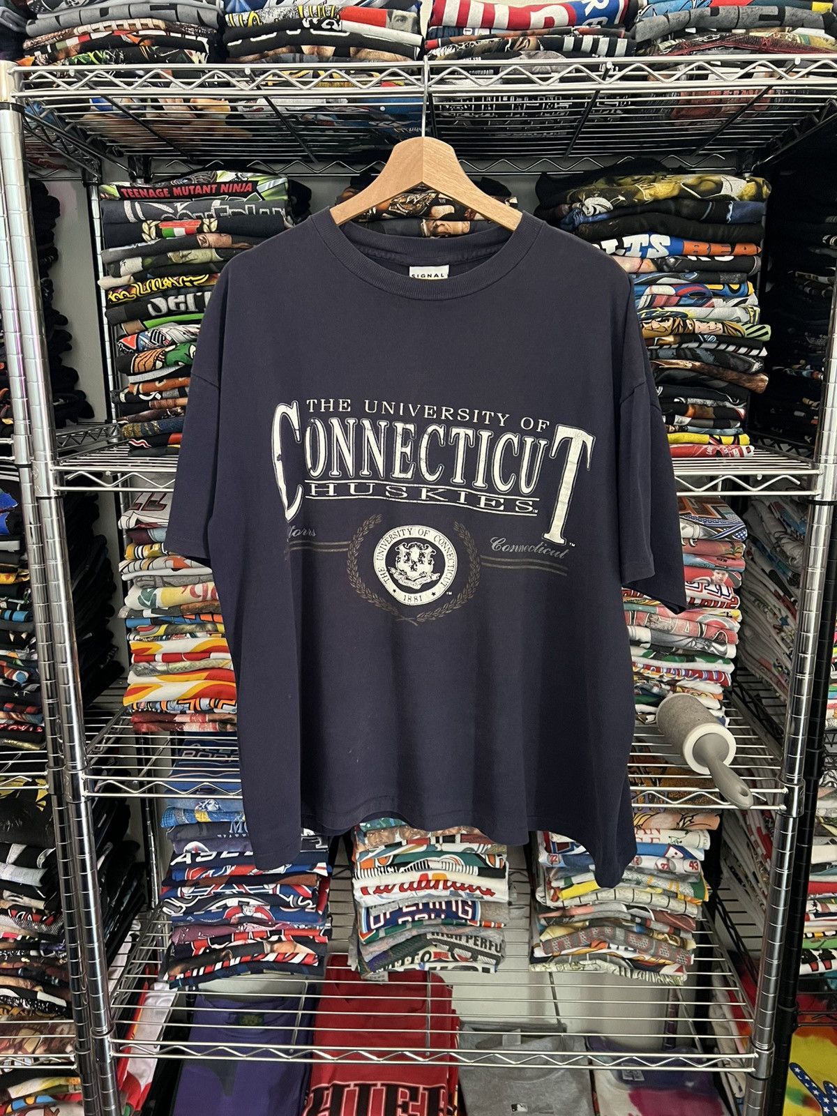 NCAA 90s Connecticut Huskies Collegiate Signal Tee Size US XL / EU 56 / 4 - 1 Thumbnail