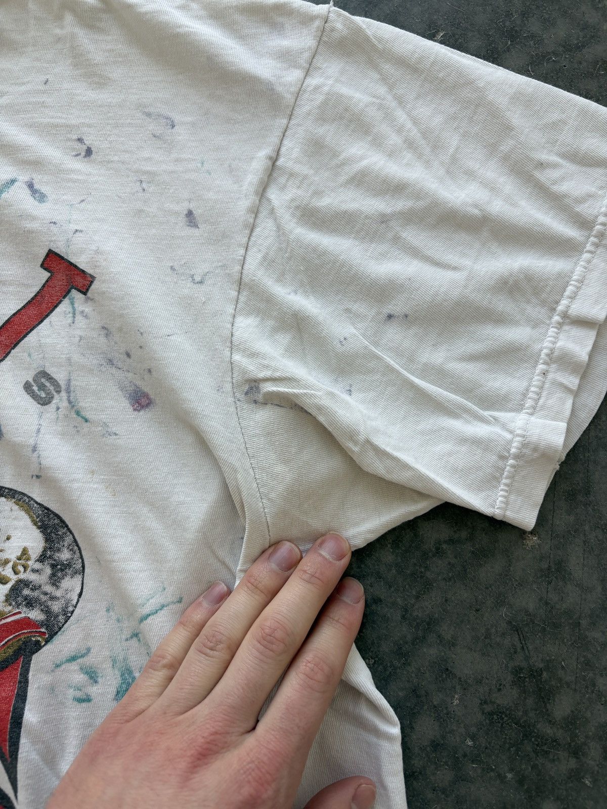 Vintage Vintage 90s Chicago Bulls Rap Tee 3 Peat Thrashed Boxy Fit Size US L / EU 52-54 / 3 - 9 Thumbnail