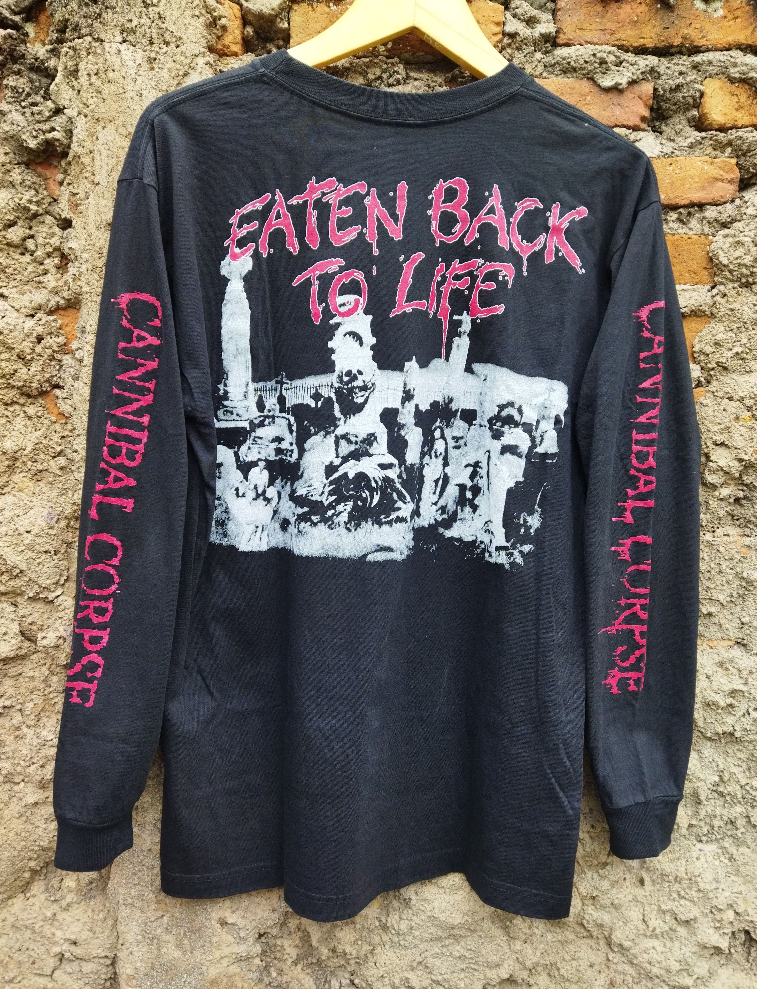 Band Tees Vintage CANNIBAL CORPSE eaten back to life Size US M / EU 48-50 / 2 - 2 Thumbnail