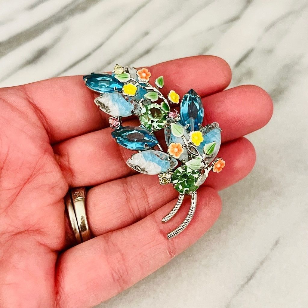 Vintage Vintage Blue Crystal Brooch Prong Set Navettes Green Size ONE SIZE - 3 Thumbnail