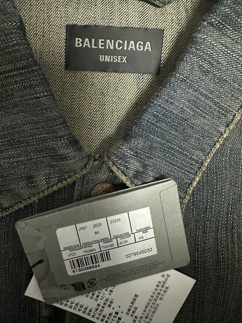 Balenciaga Balenciaga 23. Dirty Double B Washed Worn-out Denim Jacket Size US XS / EU 42 / 0 - 4 Thumbnail