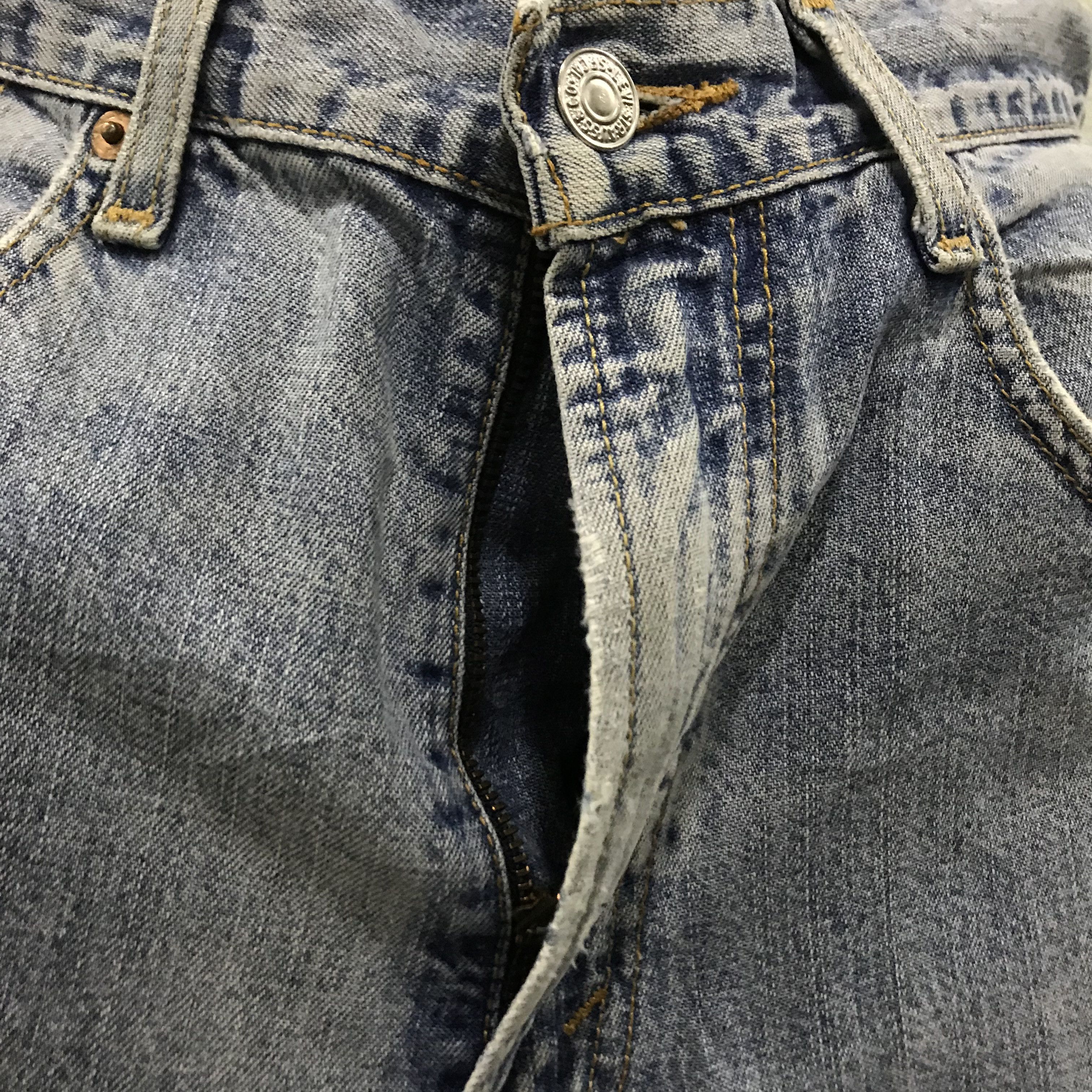Levi's Vintage Levi’s 569 Loose Straight Light Wash Distressed Size US 34 / EU 50 - 8 Thumbnail