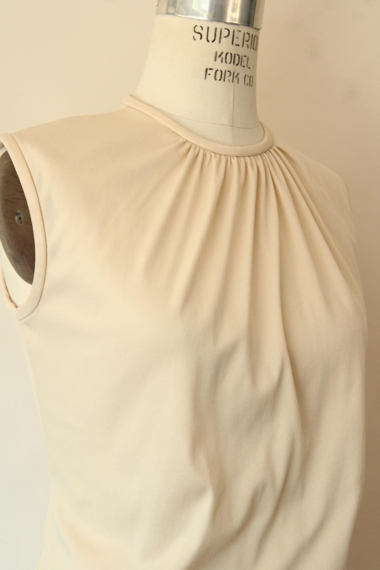 Vintage Vintage 1970s 1980s Blouse, Teddi Sleeveless Shirt with Gath Size M / US 6-8 / IT 42-44 - 5 Thumbnail