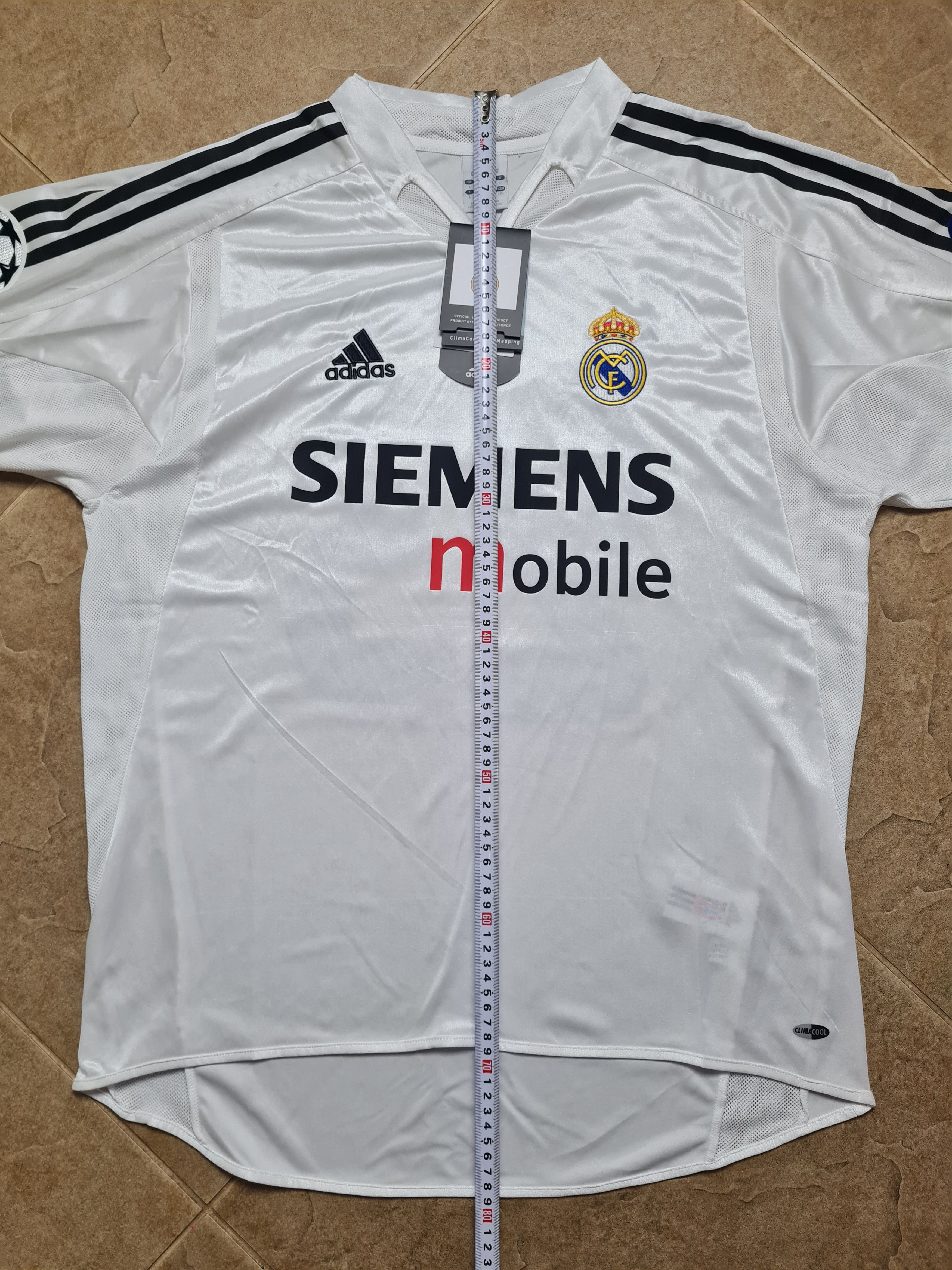 Adidas Real Madrid 2004/2005 David Beckham Football Adidas AJF001 Size US L / EU 52-54 / 3 - 7 Thumbnail