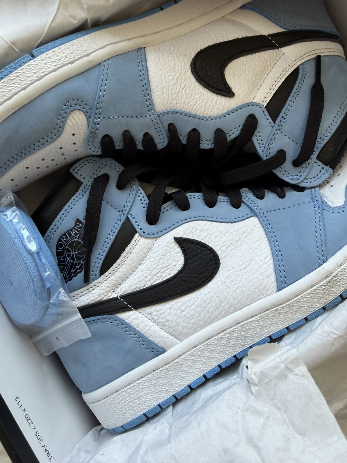 Jordan Brand Jordan 1 Retro High OG University Blue Size US 9.5 / EU 42-43 - 2 Thumbnail