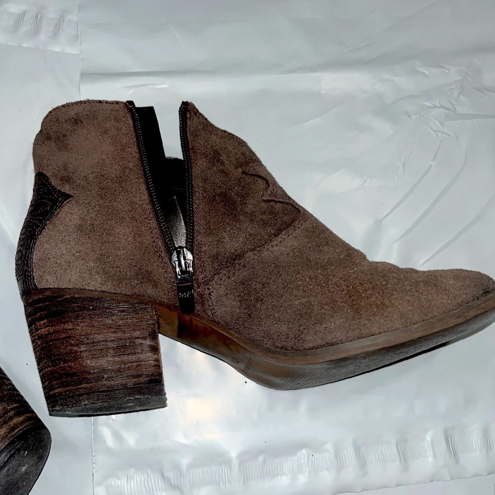 Marc Fisher Marc Fisher BROWN SUEDE WESTERN Leather Ankle BOOTS 2” Heels Women’s Size 7.5 M Brown Suede Ankle Boots Western Zip Pointed Toe Size US 8 / IT 38 - 2 Thumbnail