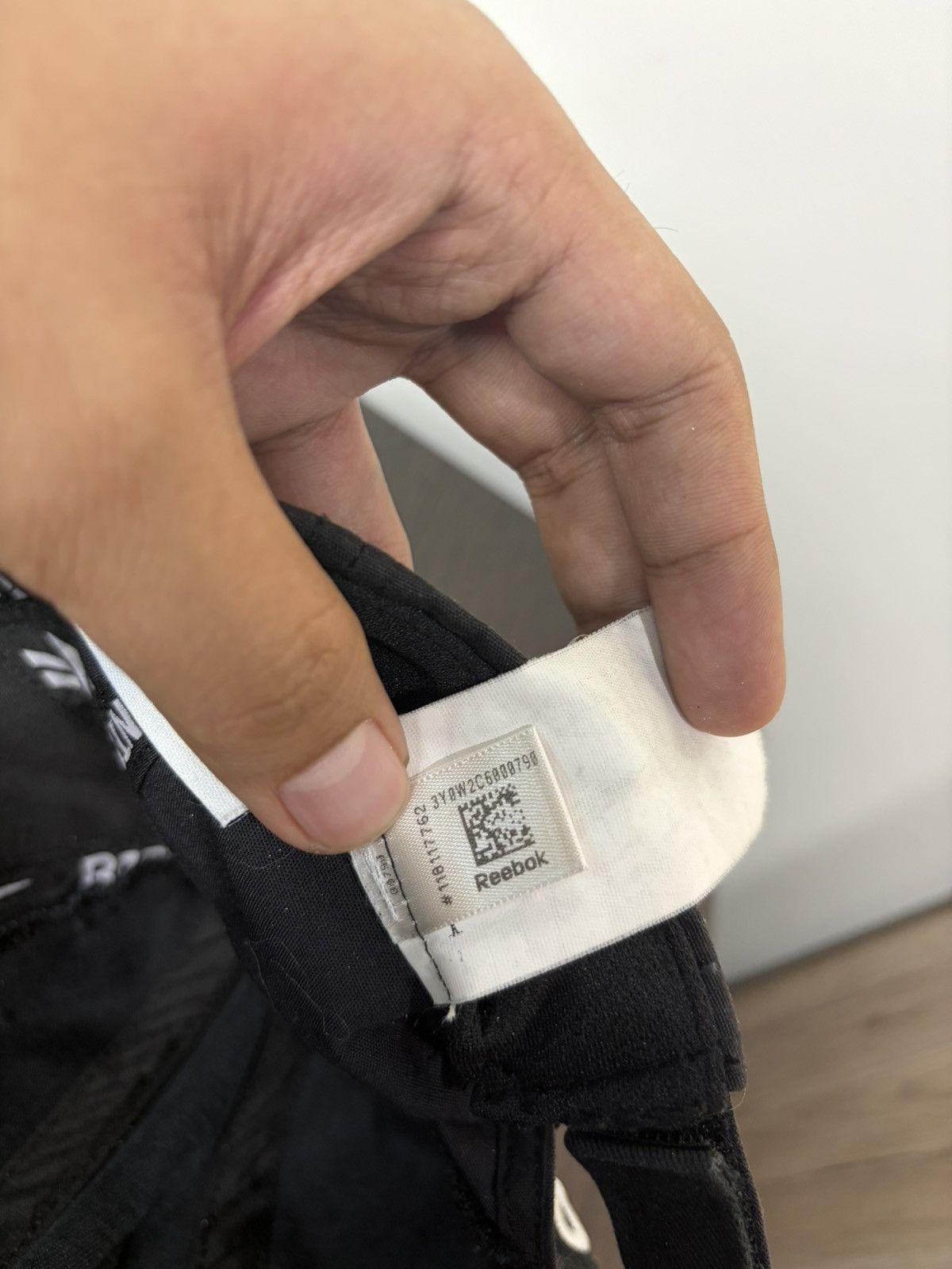 Vetements FREE TAX! AW17 Vetements Reebok Reconstructed Hat Size ONE SIZE - 13 Thumbnail