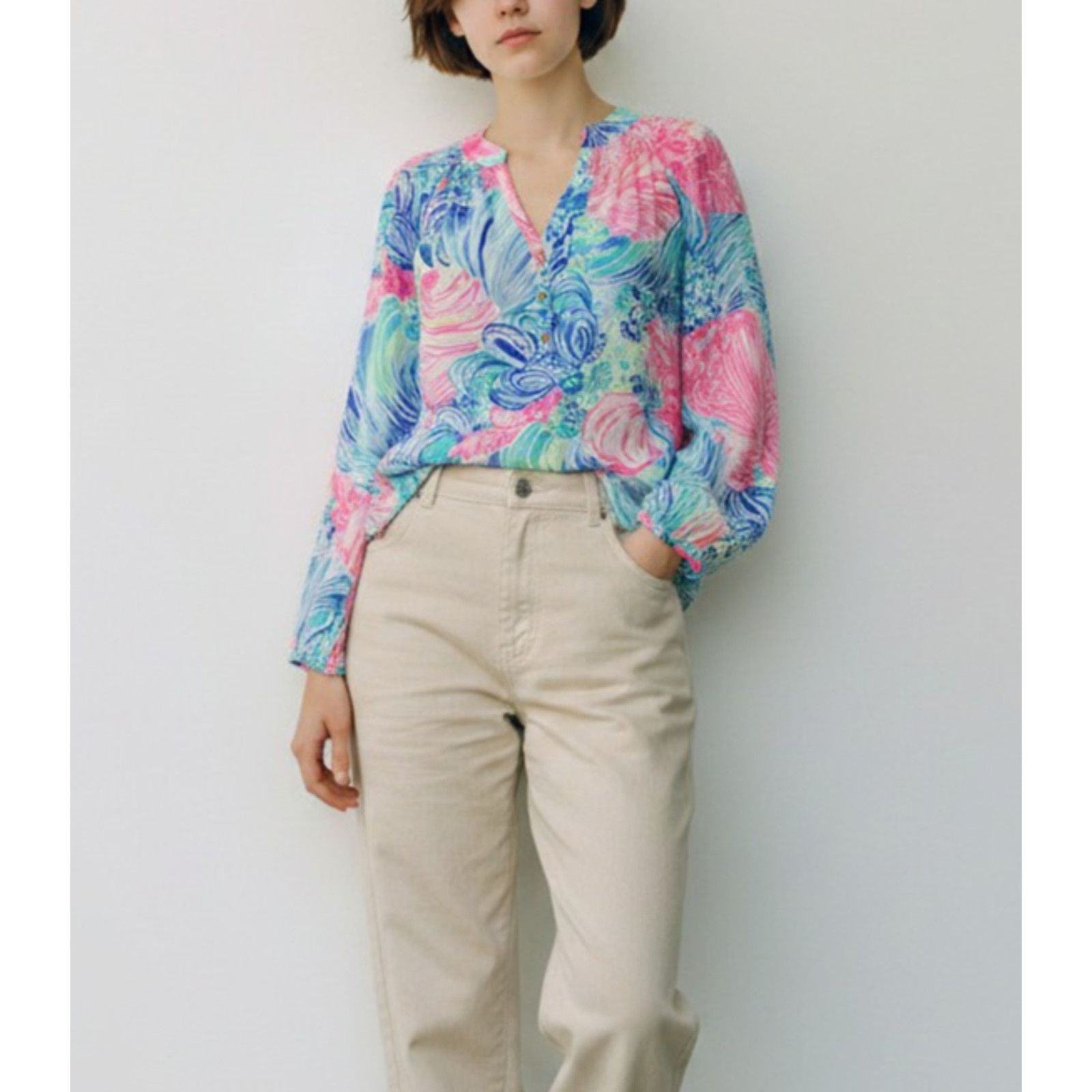 Lilly Pulitzer LILLY PULITZER Elsa Silk LS Beach Please Top Blouse Sz XS Size XS / US 0-2 / IT 36-38 - 1 Thumbnail