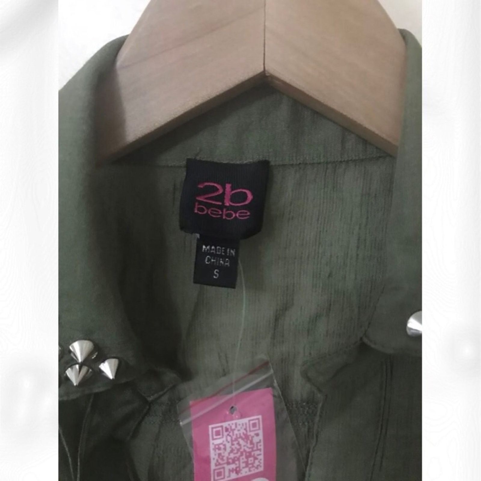 Bebe NWT Bebe 2B Green Bella Tie Front Studded Shirt Size S / US 4 / IT 40 - 7 Thumbnail