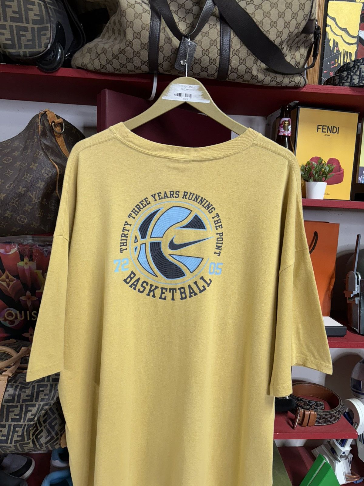 Nike Vintage Y2K Nike Basketball Swoosh T-Shirt Size 2XL Size US XXL / EU 58 / 5 - 3 Thumbnail