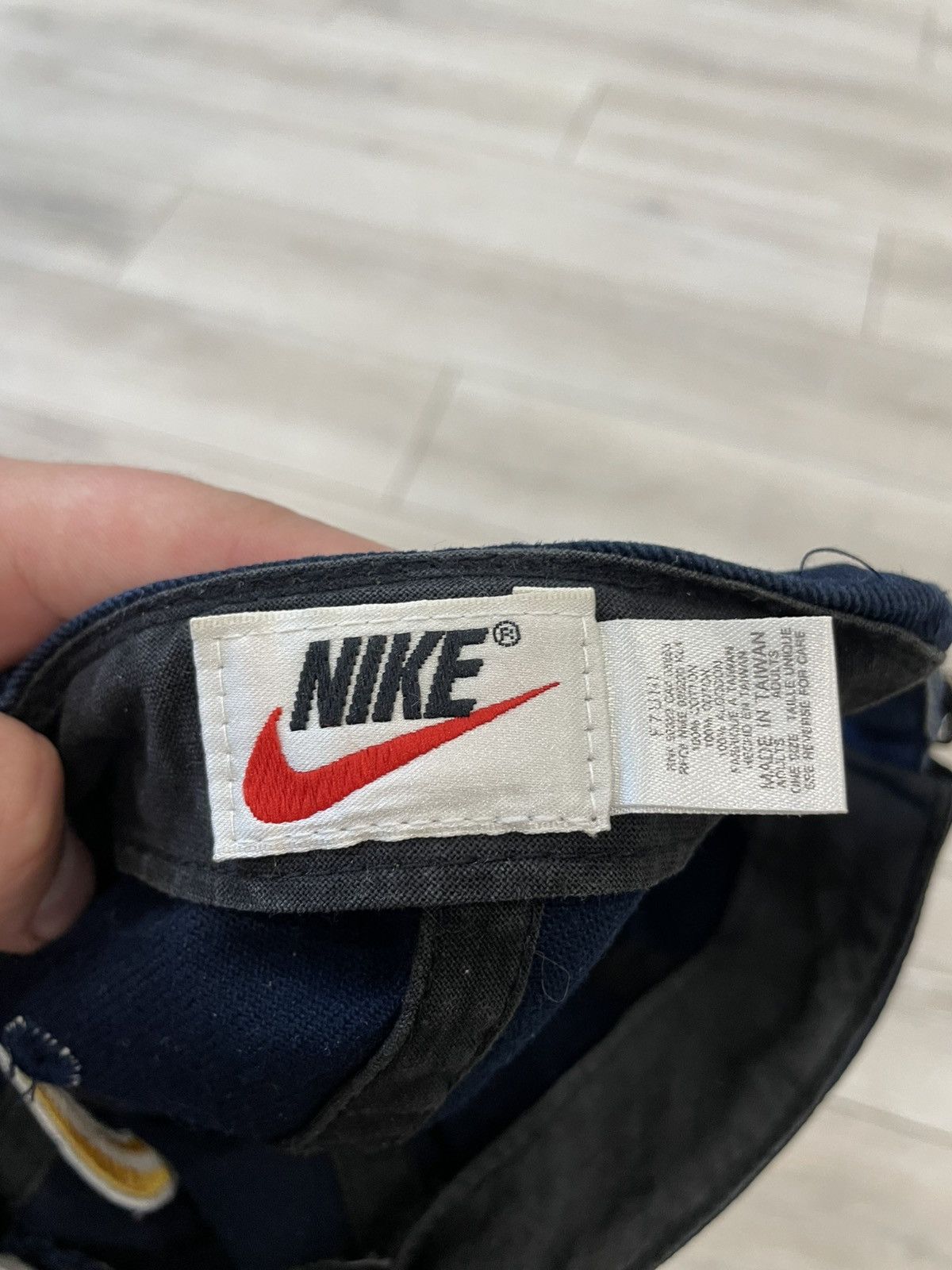Nike Nike vintage big logo navy blue cap red tags Size ONE SIZE - 6 Thumbnail