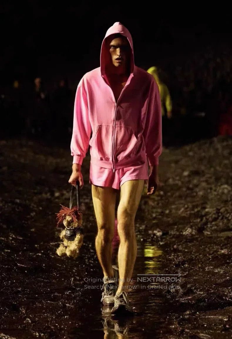 Balenciaga Balenciaga Distressed Pink Zip-Up Hoodie Size US S / EU 44-46 / 1 - 6 Thumbnail