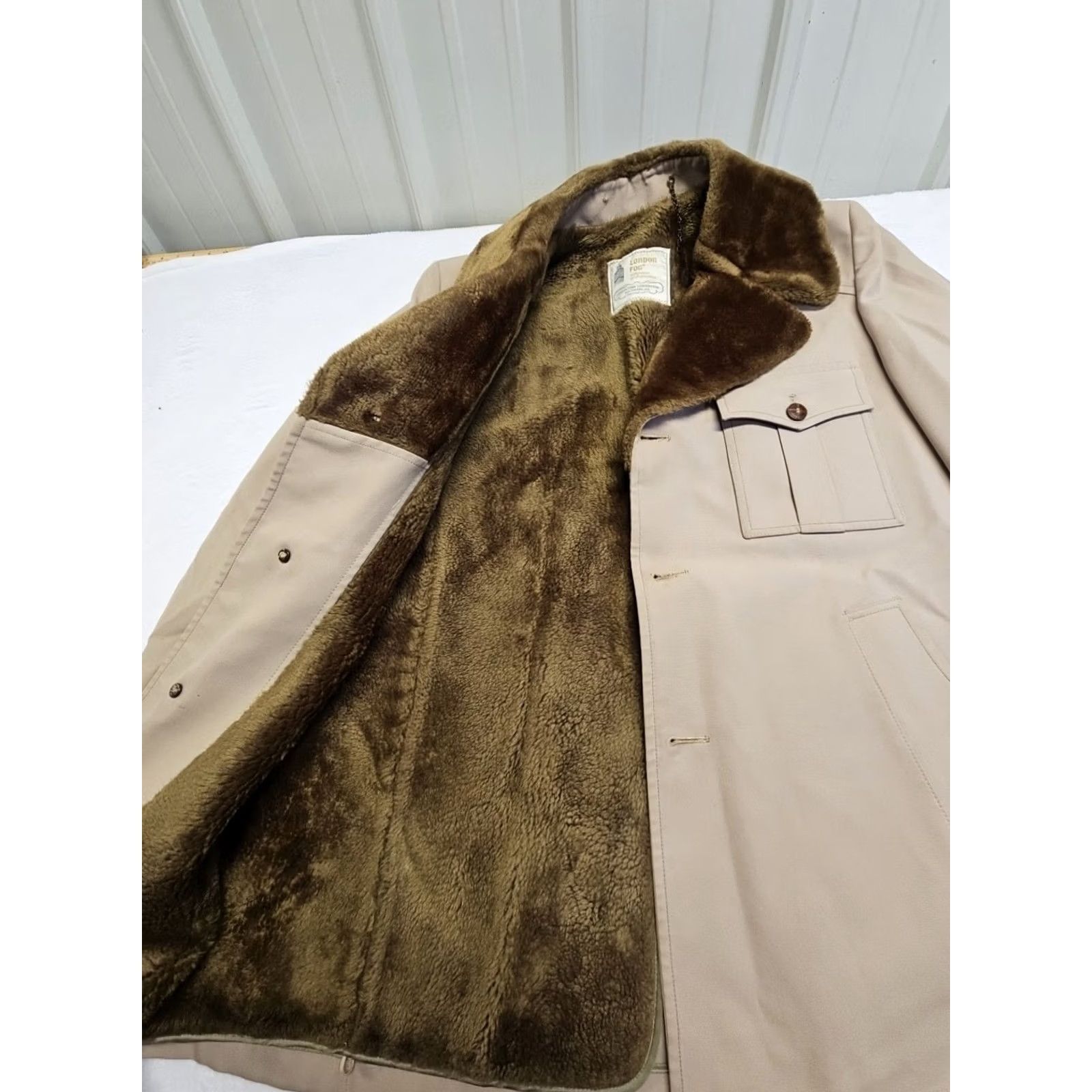 London Fog VINTAGE London Fog Mens Trench Coat Overcoat Tan Car Coat Faux Fur Collar Pile Lined Long Coat 40R Beige Size US XXS / EU 40 - 5 Thumbnail