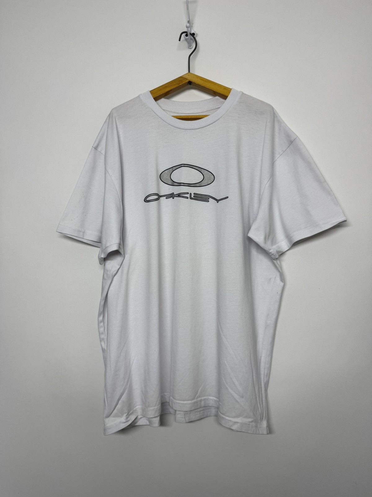 Oakley Vintage OAKLEY Center Logo T Shirt Hype Rare Gorpcore Size US L / EU 52-54 / 3 - 5 Thumbnail