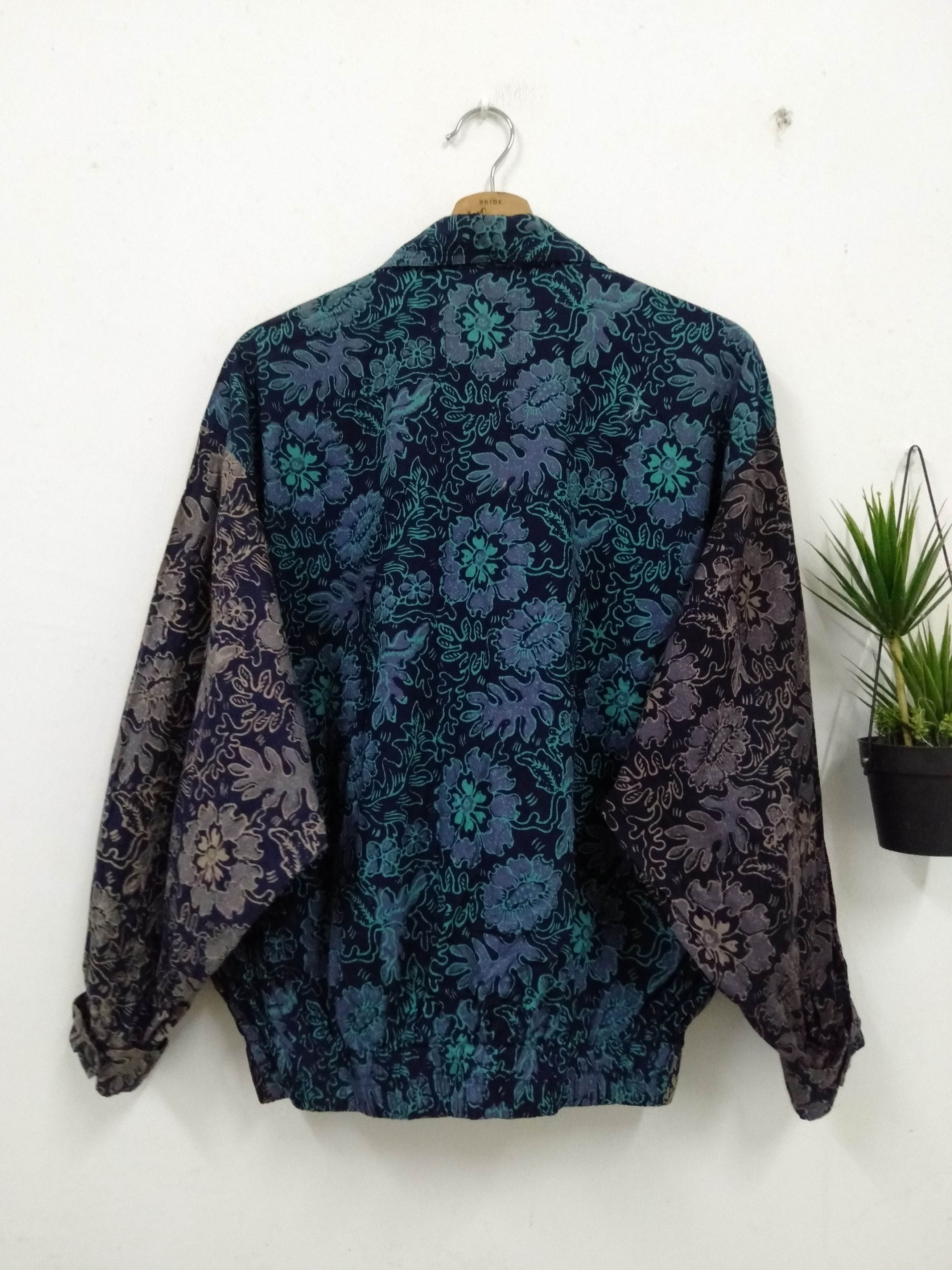 Moschino Vintage Moschino Floral Psychedelic bomber Jacket rare Size US XL / EU 56 / 4 - 6 Thumbnail