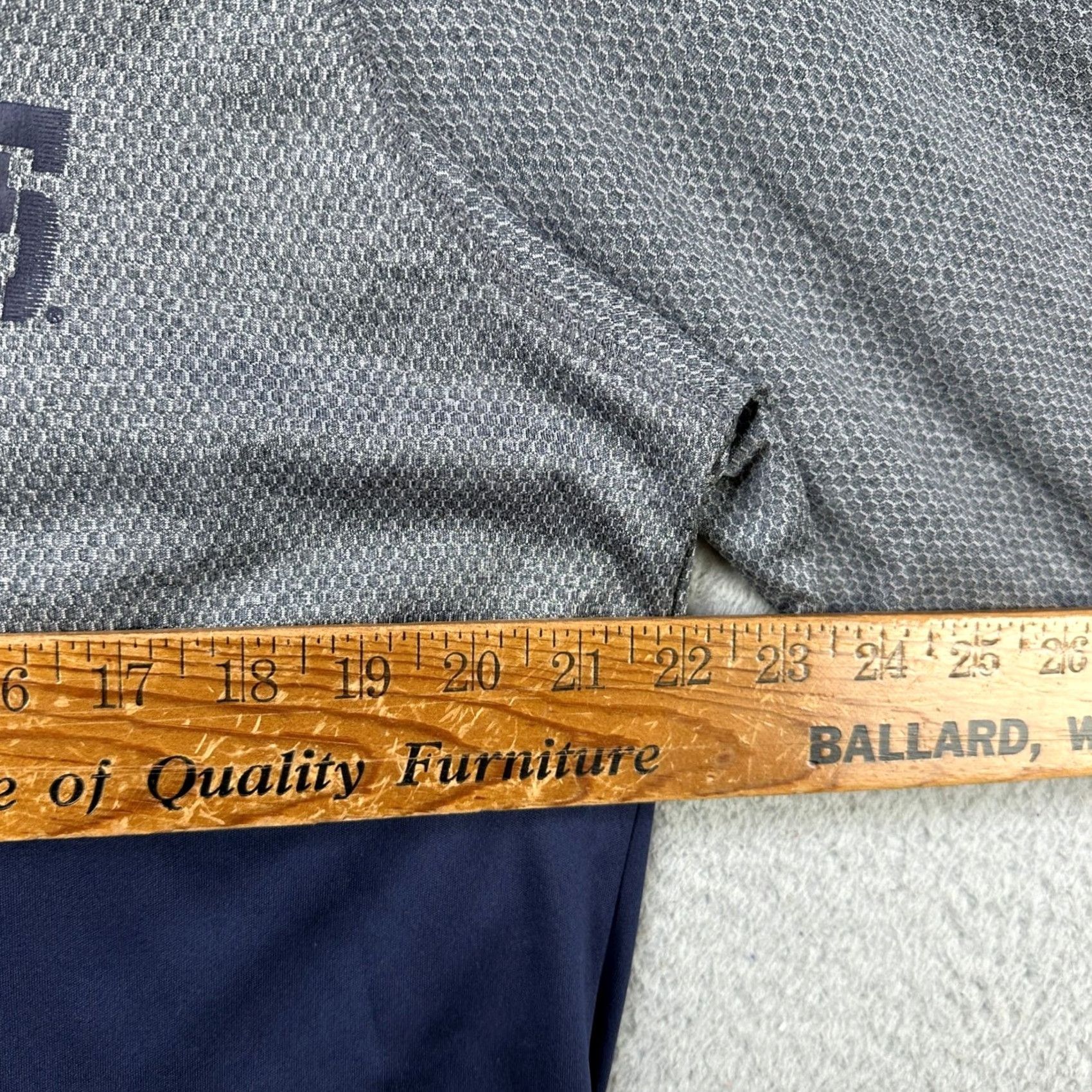 Vintage Russell West Virginia Mountaineers Mens Sweatshirt Hoodie Gray Blue Geometric Logo Pullover Crew Neck Long Sleeve Athletic Warm TMTS Size US L / EU 52-54 / 3 - 7 Thumbnail