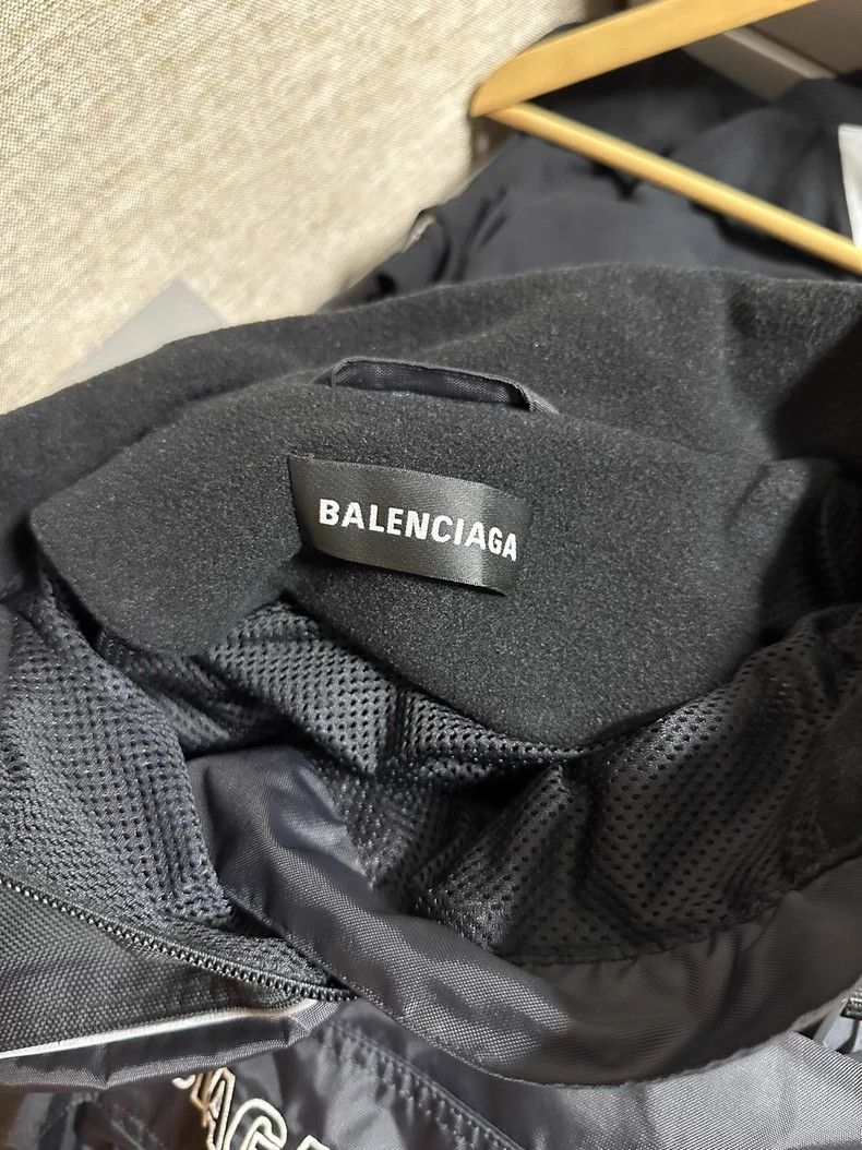 Balenciaga Balenciaga Embroidered Logo Reflective Half-Zip Sports Win Size US S / EU 44-46 / 1 - 6 Thumbnail