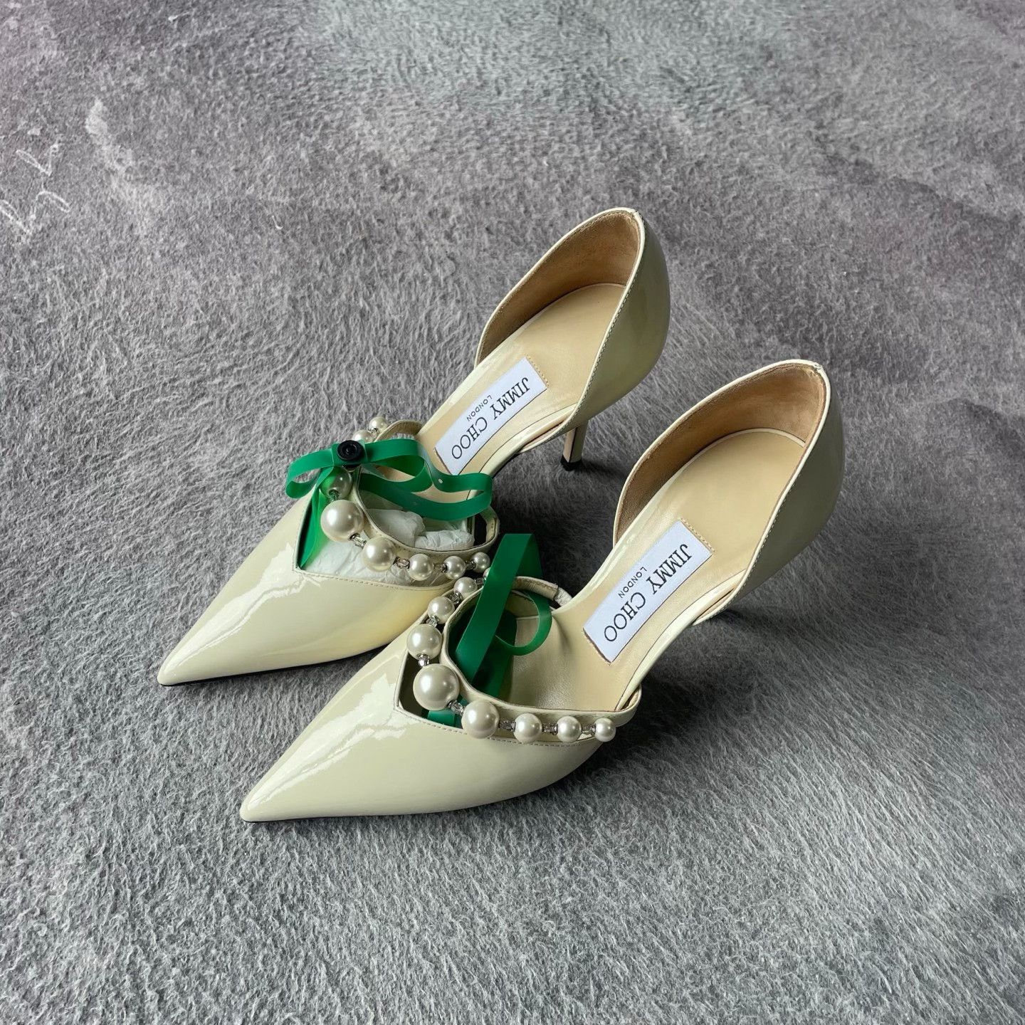 Gucci Gucci White Lowtop Sneakers 35 Women Size US 5 / IT 35 - 1 Thumbnail