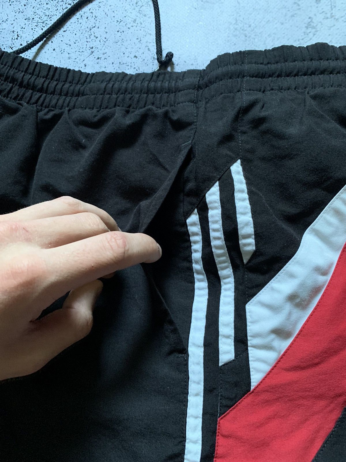 Other Vintage Adidas Shorts Y2K Baggy Fit Swoosh USA Size US 34 / EU 50 - 8 Thumbnail