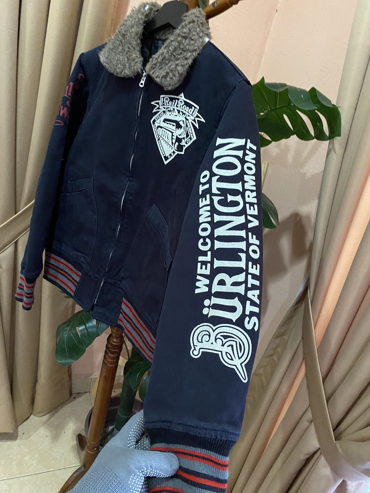 Other GROOVERS CENTRAL VERMONT RAILROAD FAUX FUR COLLAR BOMBER Size US M / EU 48-50 / 2 - 6 Thumbnail