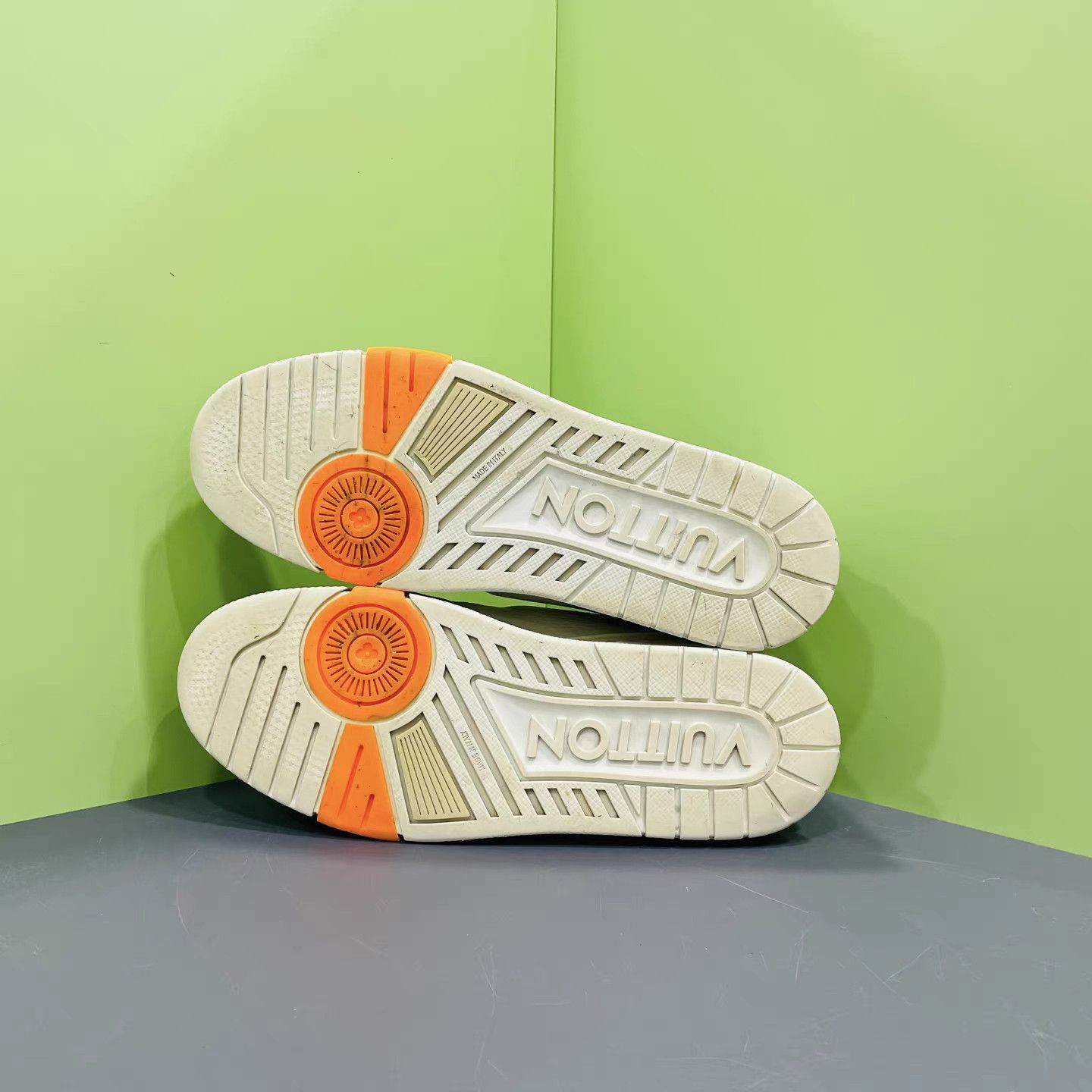 Louis Vuitton LOUIS VUITTON LV Trainer White Orange K15 Size US 8 / EU 41 - 8 Thumbnail