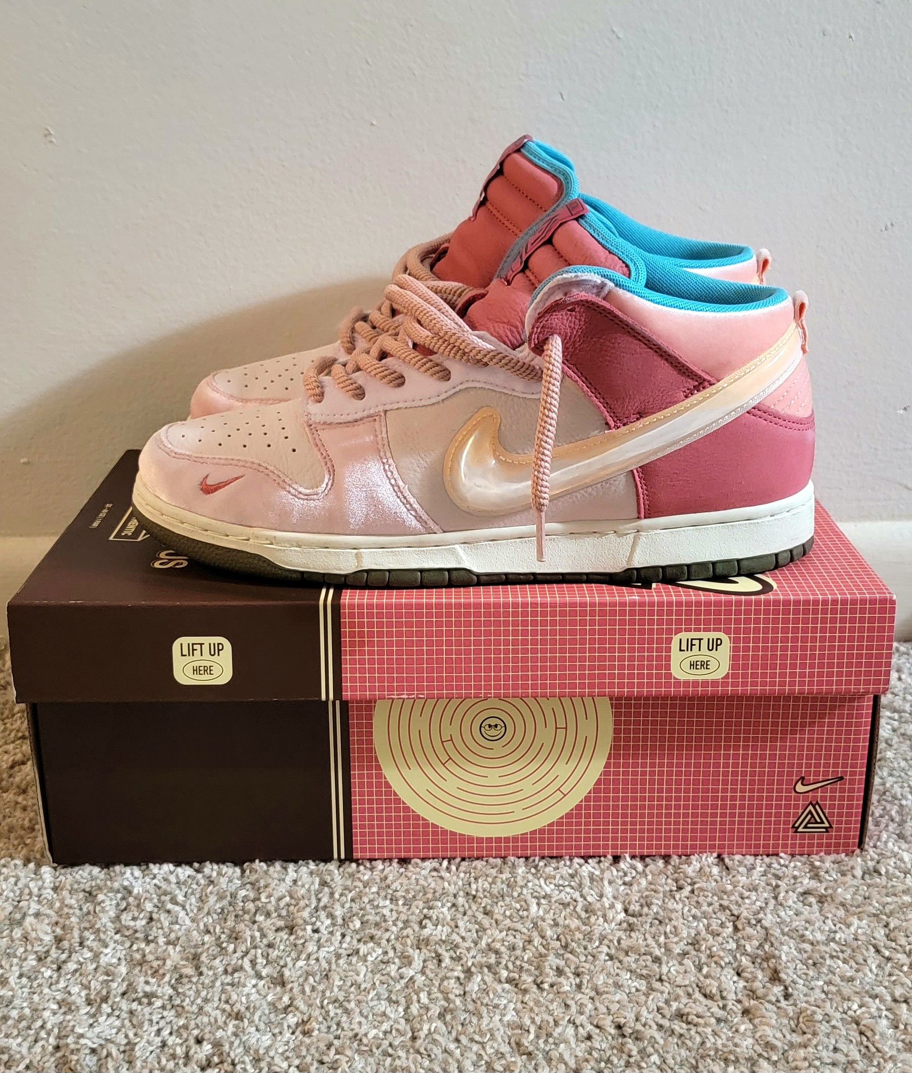 dunk free lunch strawberry