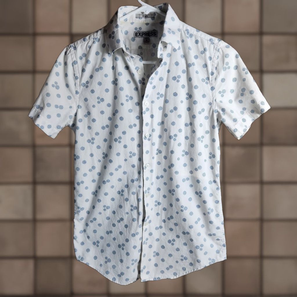Express Express Womens Shirt |XS| White/Navy Polka Dot Fitted Short Sleeve Buttonfront Shirt Size XS / US 0-2 / IT 36-38 - 1 Thumbnail