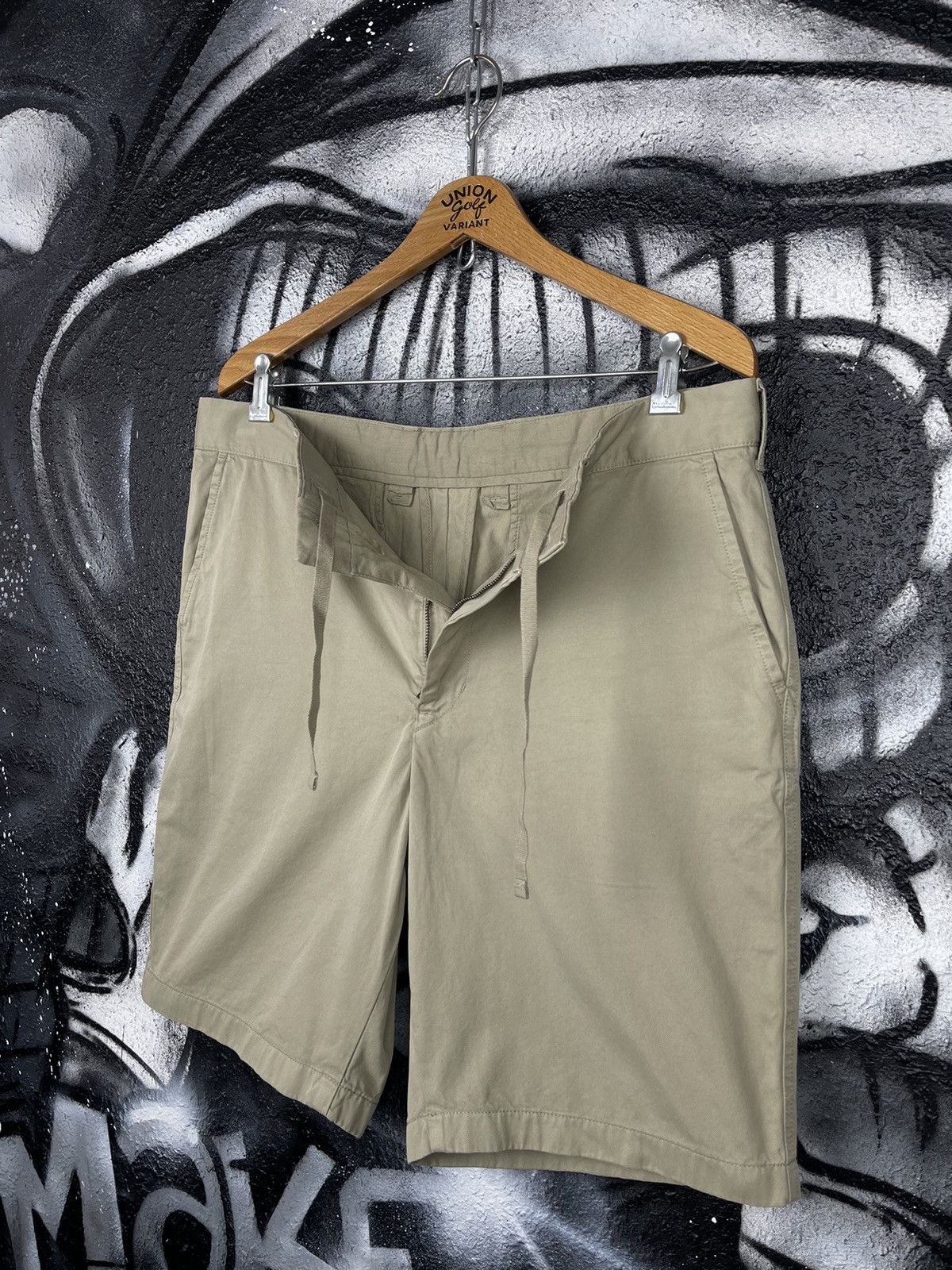 Uniqlo Uniqlo Beige Cotton Chino Shorts Men’s Size Large Size US 34 / EU 50 - 6 Thumbnail
