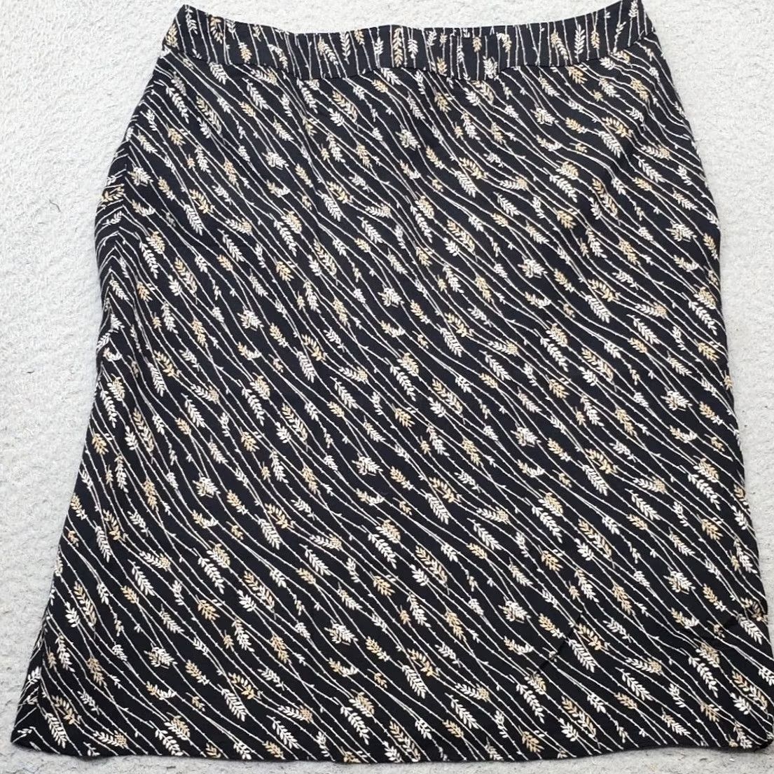 Liz Claiborne Liz Claiborne Skirt Women 10 Multicolor Leaf Print Lined Side Zip Knee Length Pencil Straight & Style Womens 10 Size 32" / US 10 / IT 46 - 2 Thumbnail