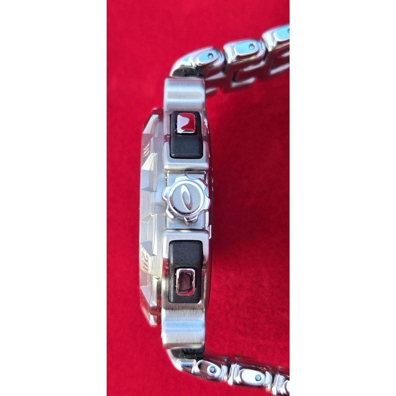 Oakley NEW Oakley Crystal Crankcase Swiss Dive Watch Stainles Steel Size 32 - 10 Thumbnail