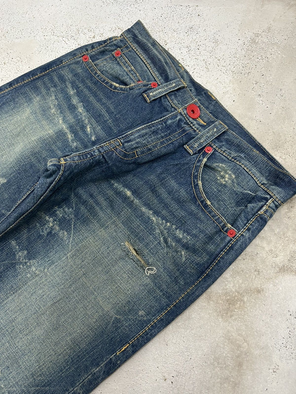 Le Grande Bleu (L.G.B.) JAPAN BRAND CO & LU WASHED DISTRESSED WITH WORDS BACKSIDE Size US 30 / EU 46 - 6 Thumbnail