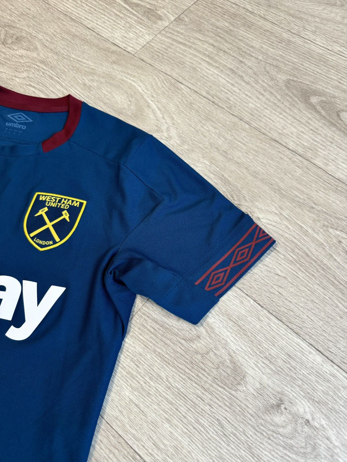 Umbro 🔷Umbro West Ham United 2018/19 Anderson #8 Soccer jersey🔷 Size US S / EU 44-46 / 1 - 3 Thumbnail