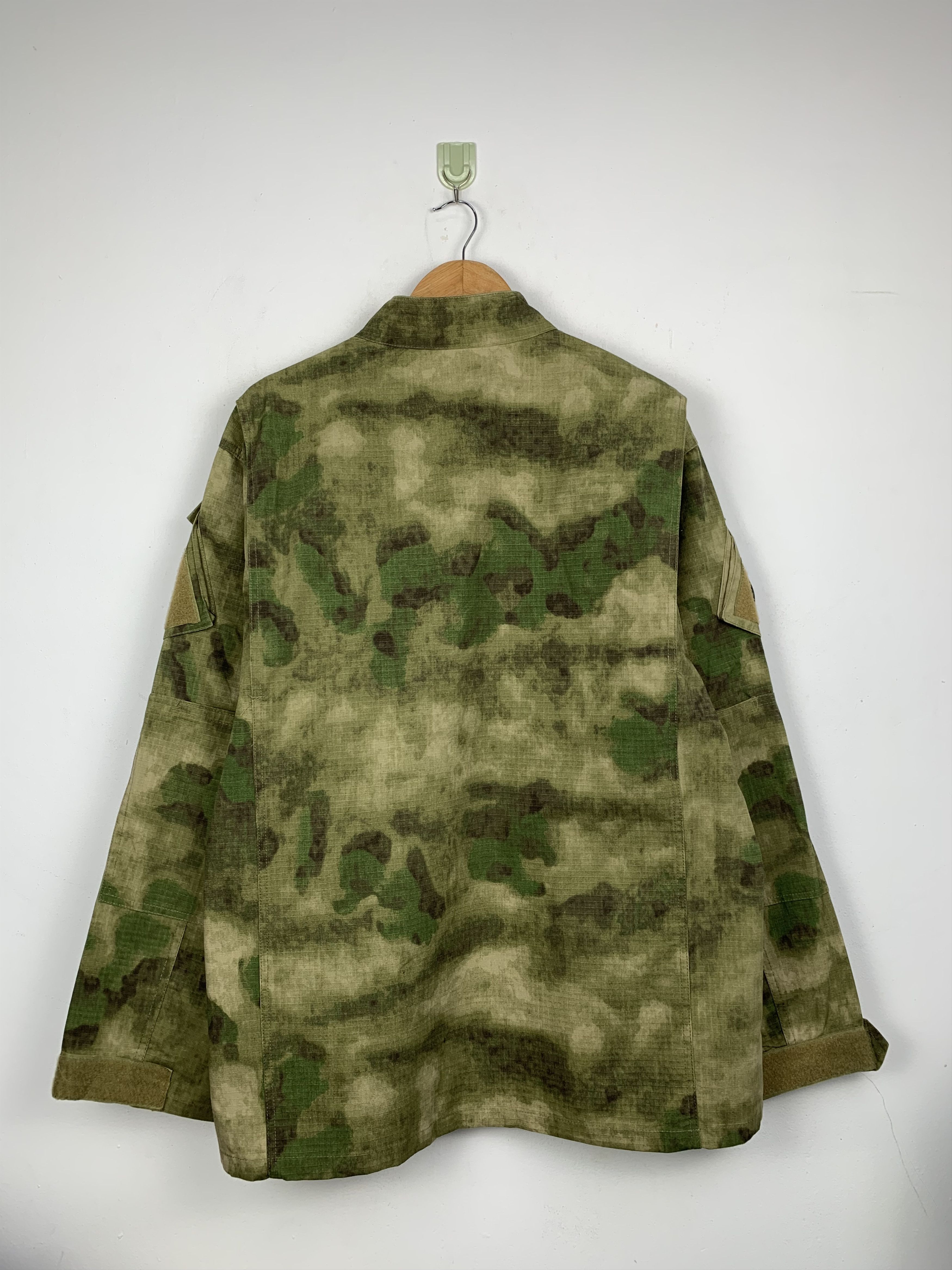 Vintage Vintage 70s Military Army Combat Camo Jacket J1460 Size US L / EU 52-54 / 3 - 3 Thumbnail