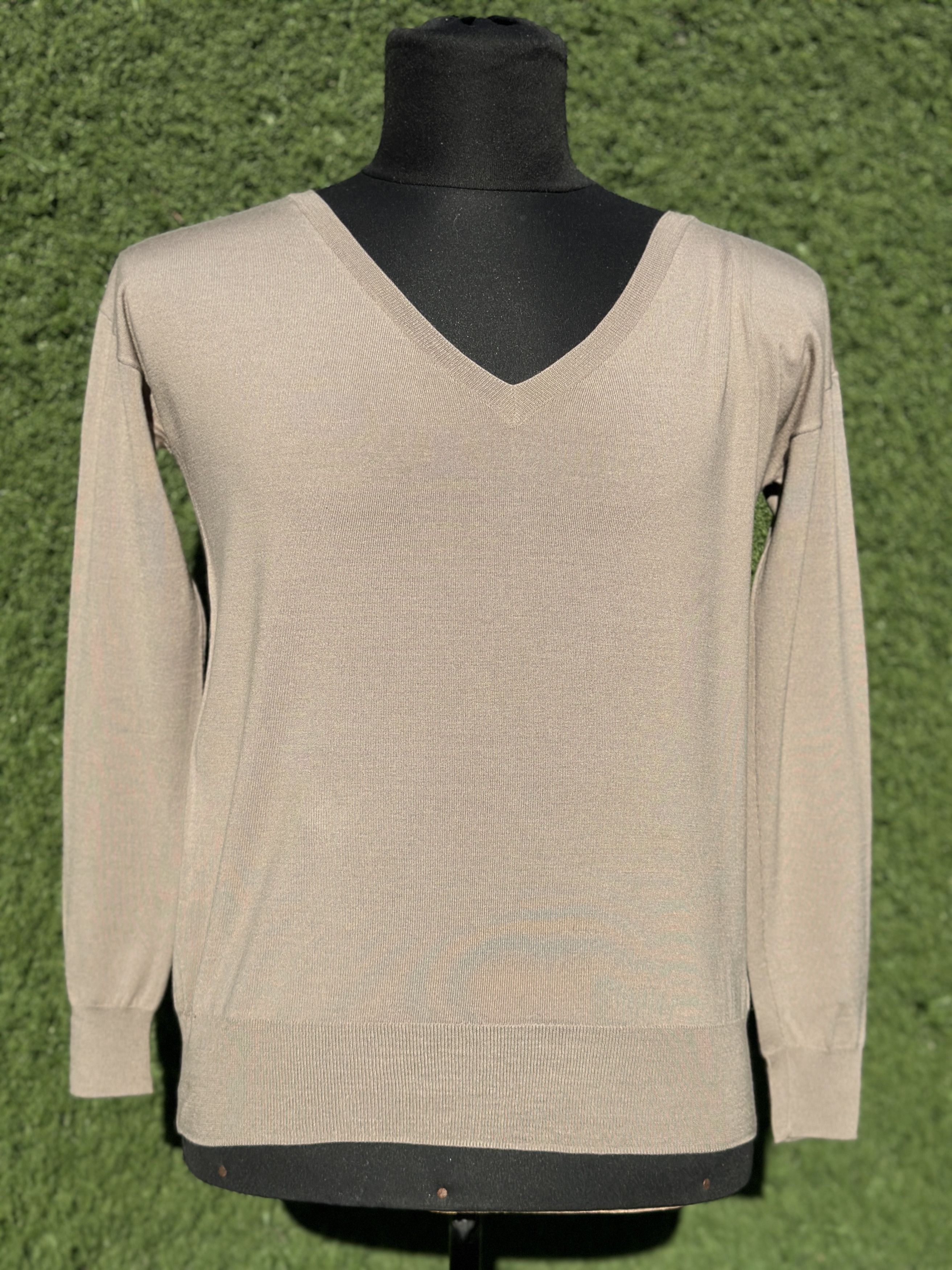 Ralph Lauren Purple Label Ralph Lauren Purple Label V-Neck Wool Knit Sweater Size S Size S / US 4 / IT 40 - 2 Thumbnail