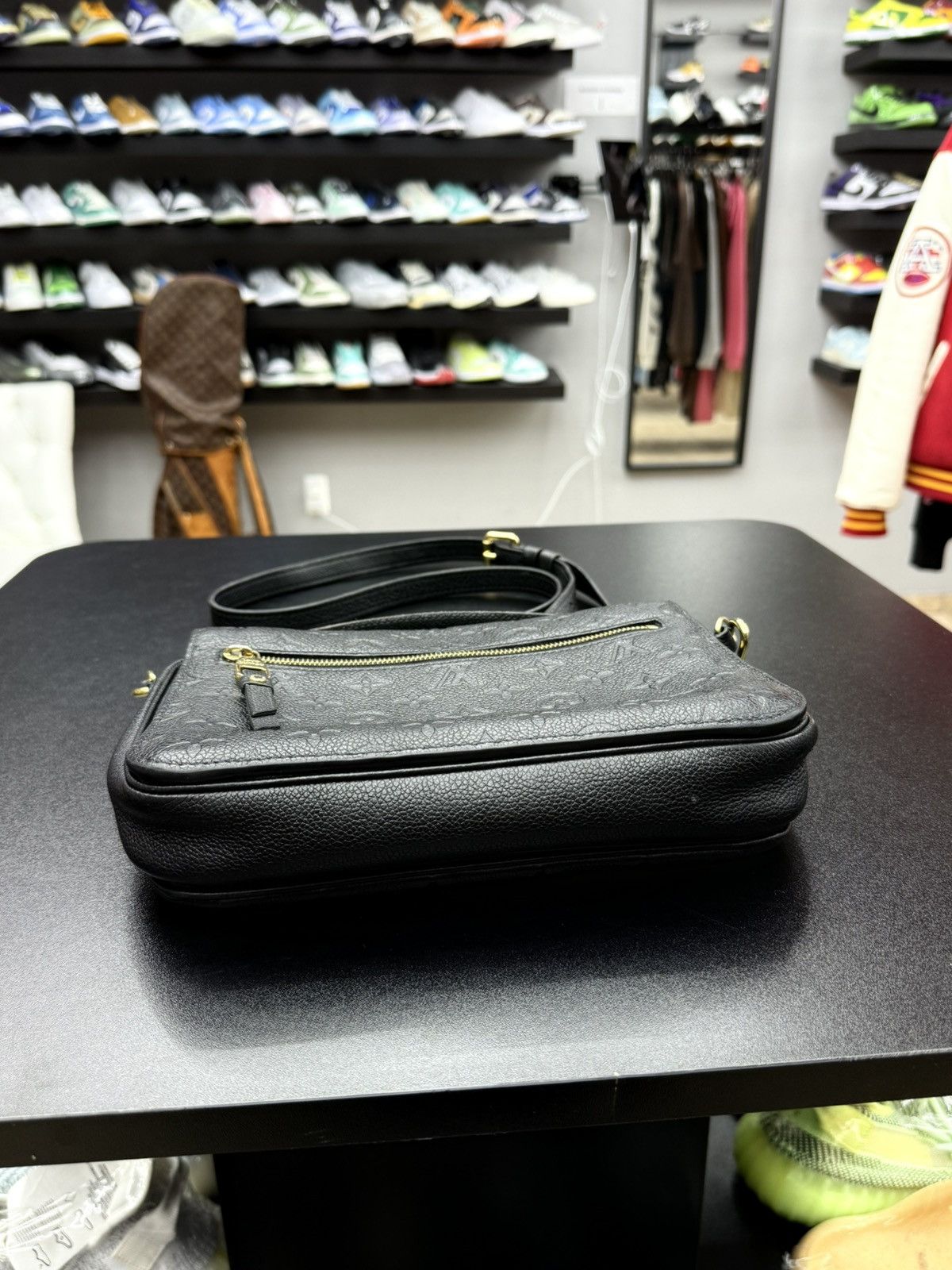 Louis Vuitton Authentic Louis Vuitton Pochette Métis Shoulder Bag Black Size ONE SIZE - 10 Thumbnail
