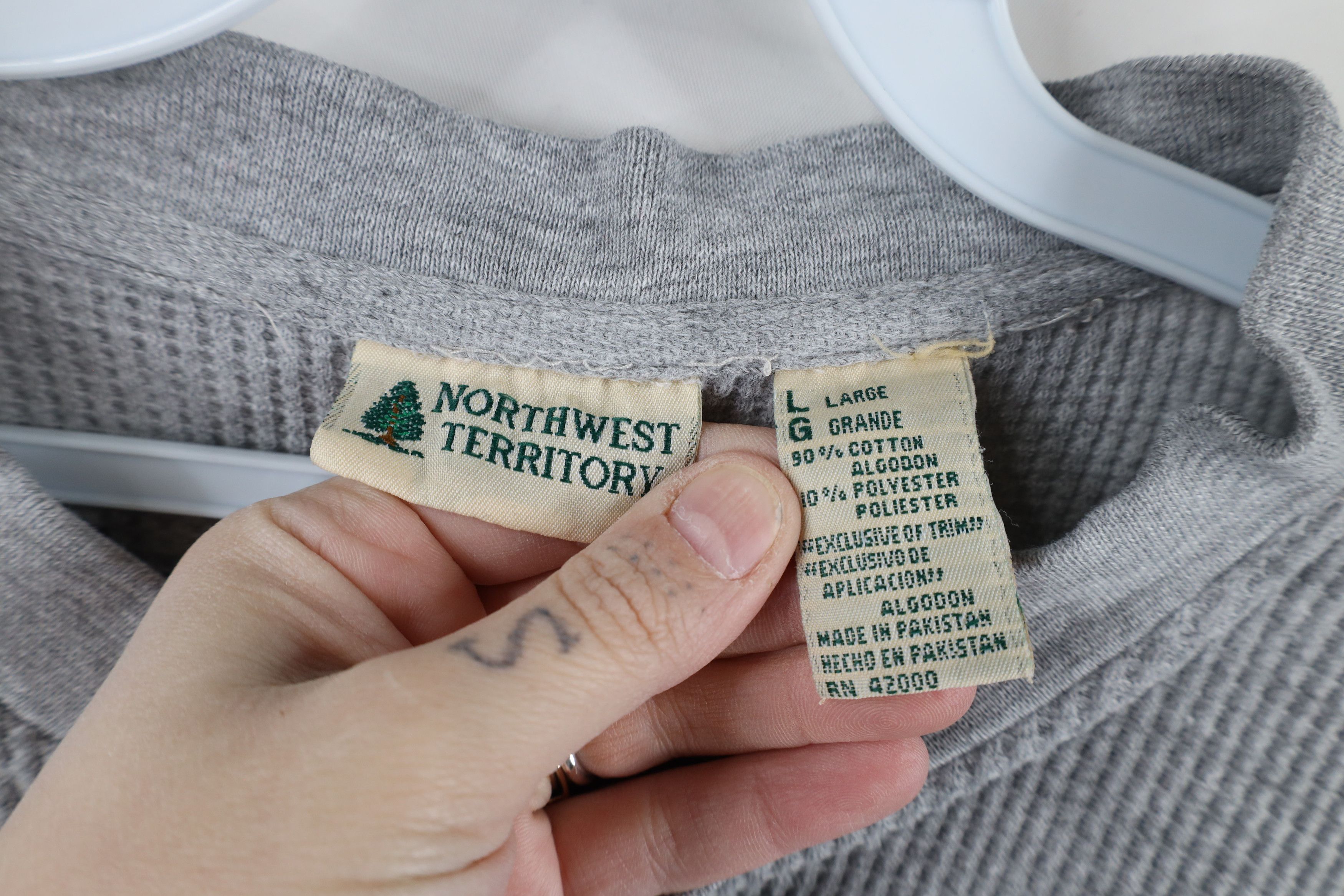 Vintage Vintage 90s Streetwear Waffle Knit Henley T-Shirt Gray Size US L / EU 52-54 / 3 - 4 Thumbnail