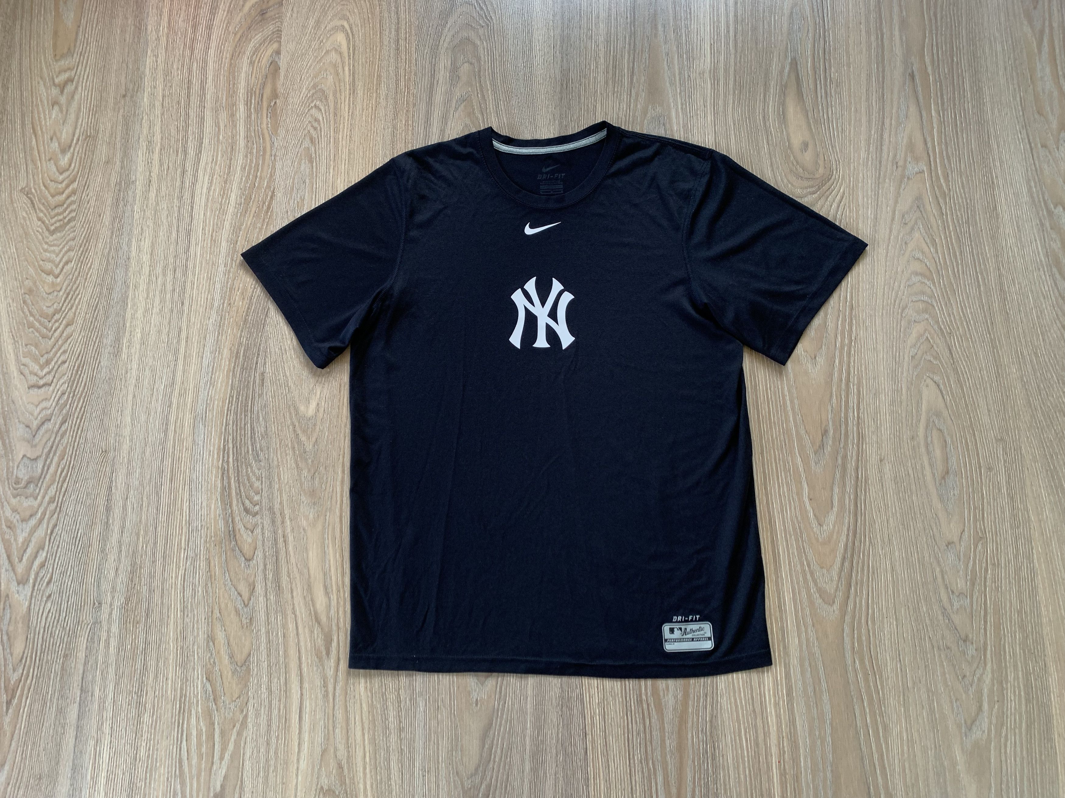 MLB × New York Yankees × Nike Nike New York Yankees Big Logo