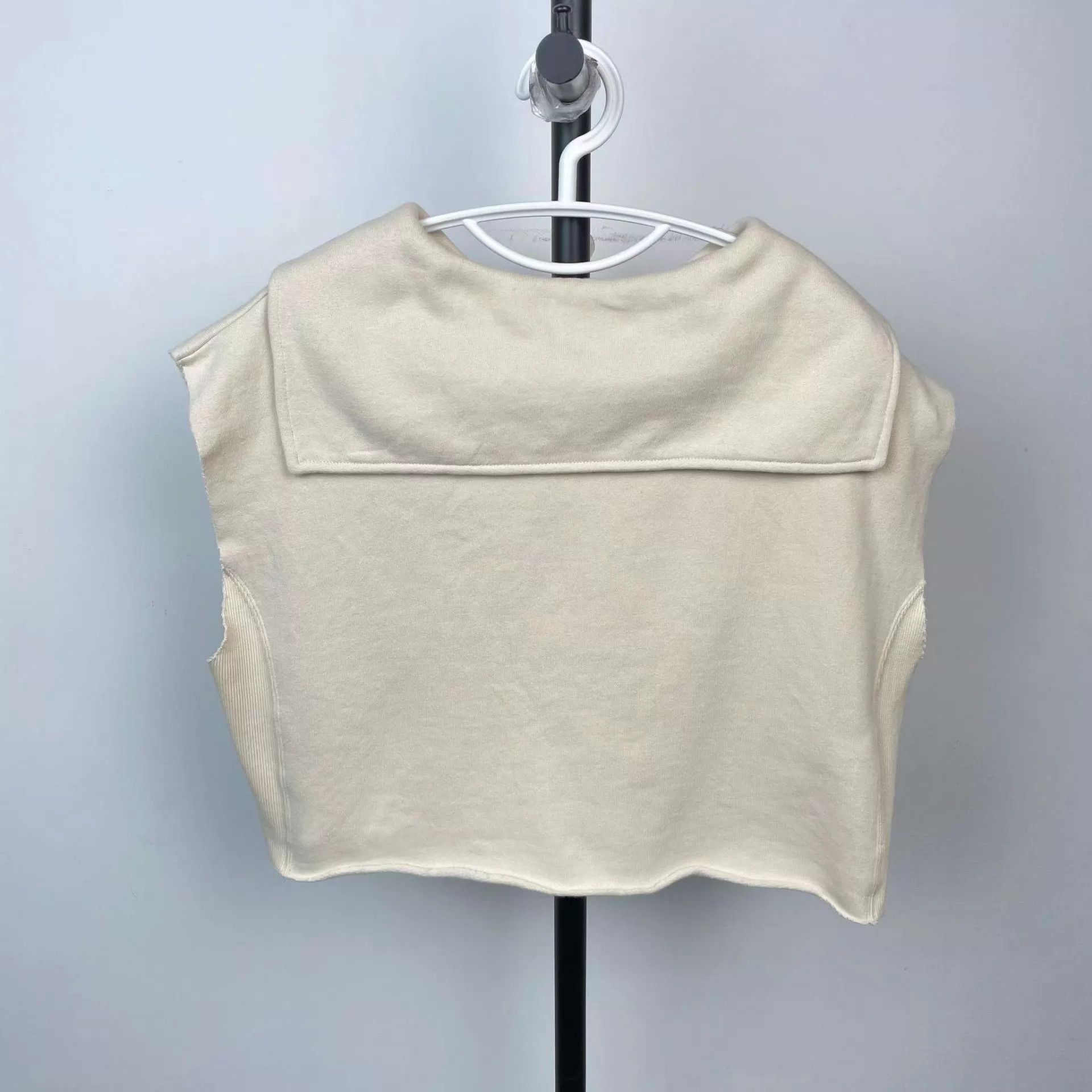 Miu Miu MIU MIU white knit vest XS Size XS / US 0-2 / IT 36-38 - 2 Thumbnail