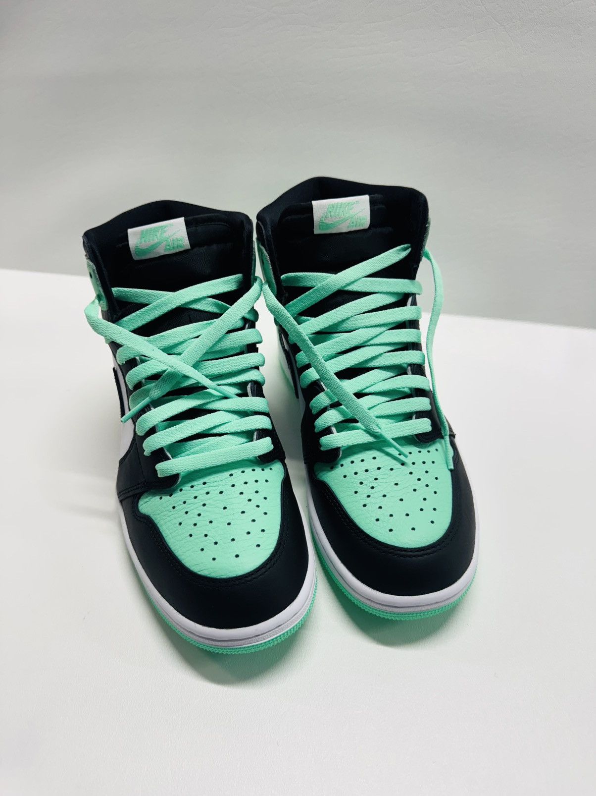 Jordan Brand Nike Air Jordan 1 Retro OG High White/Black-Green Glow Size US 9.5 / EU 42-43 - 2 Thumbnail
