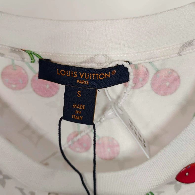Louis Vuitton Louis Vuitton 25 Red and White Cherry Short Sleeve Size US S / EU 44-46 / 1 - 5 Thumbnail