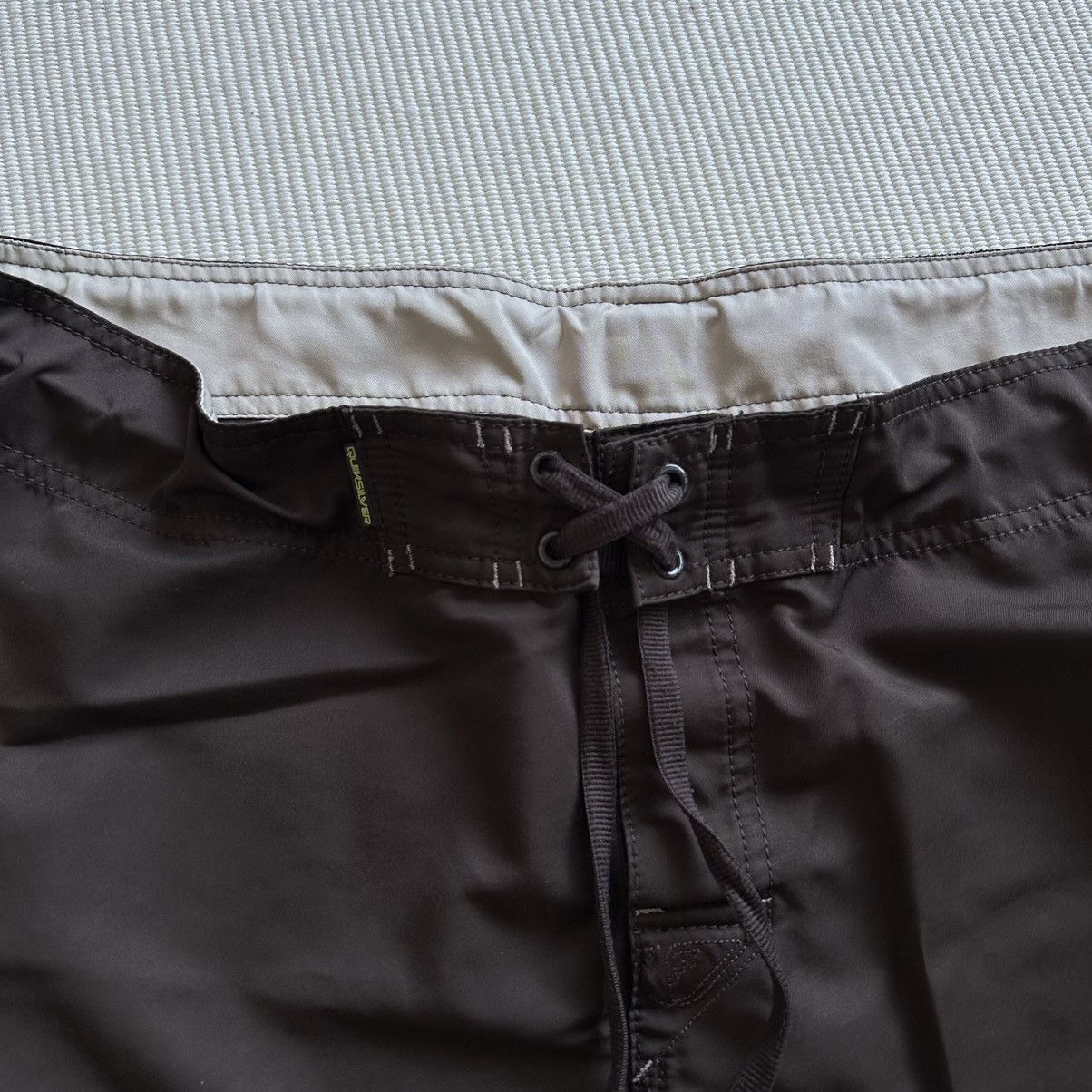 Quiksilver Vintage Quiksilver Brown Cargo Board Surf Shorts Size US 36 / EU 52 - 4 Thumbnail