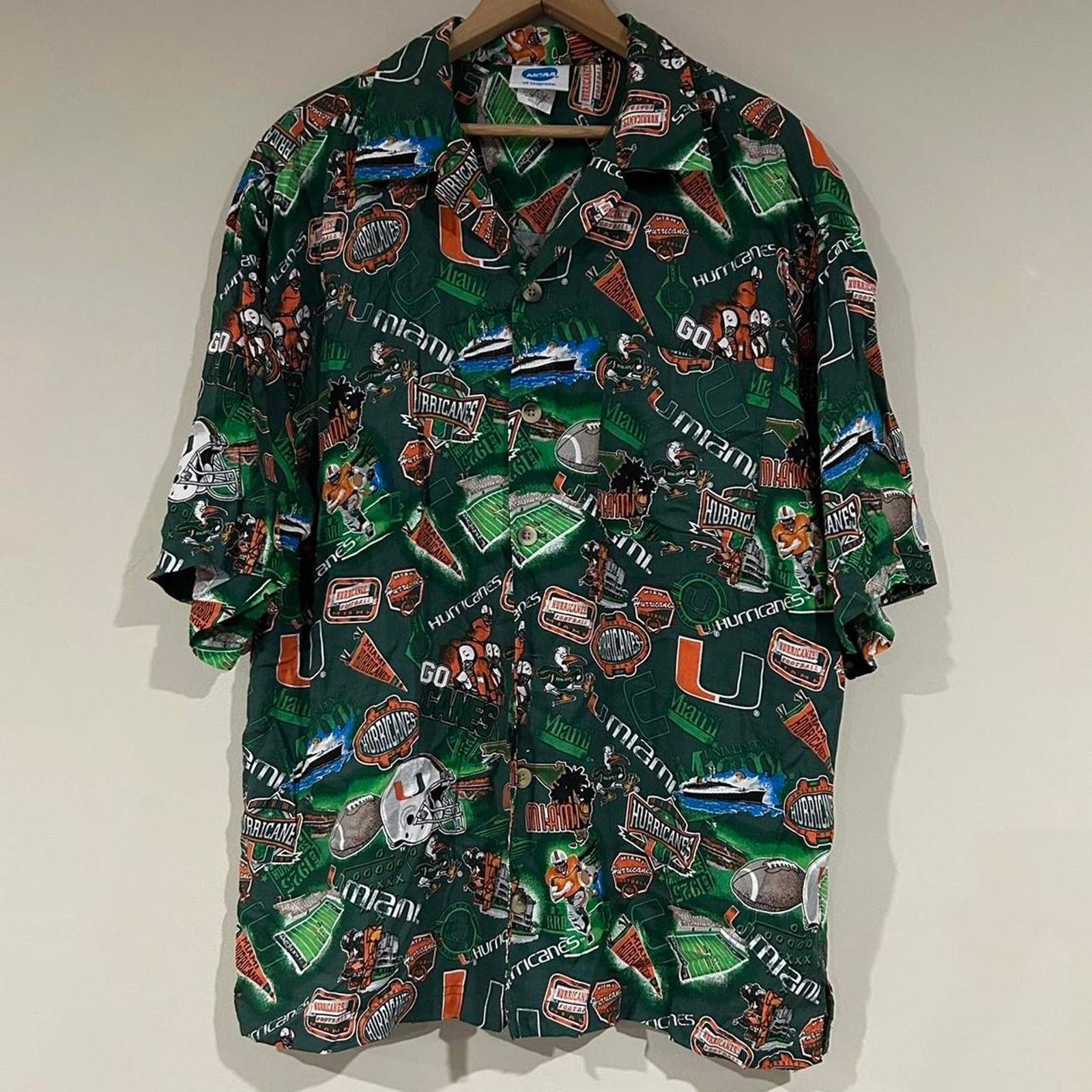NCAA Vintage Miami Hurricanes All Over Print Button Up Shirt Size US L / EU 52-54 / 3 - 1 Thumbnail