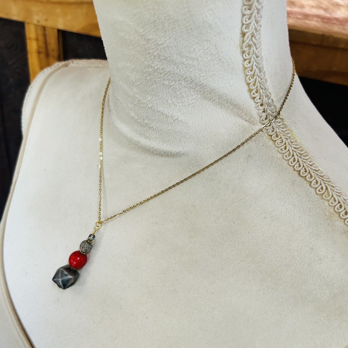 Handmade Handcrafted elegant vintage beaded pendant on chain necklace Size ONE SIZE - 4 Thumbnail