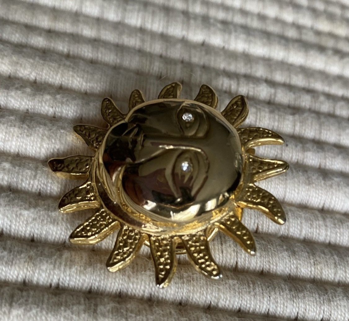 Other VINTAGE TEXTURED GOLD SUN FACE BROOCH PIN WITH DIAMOND EYES Size ONE SIZE - 2 Thumbnail