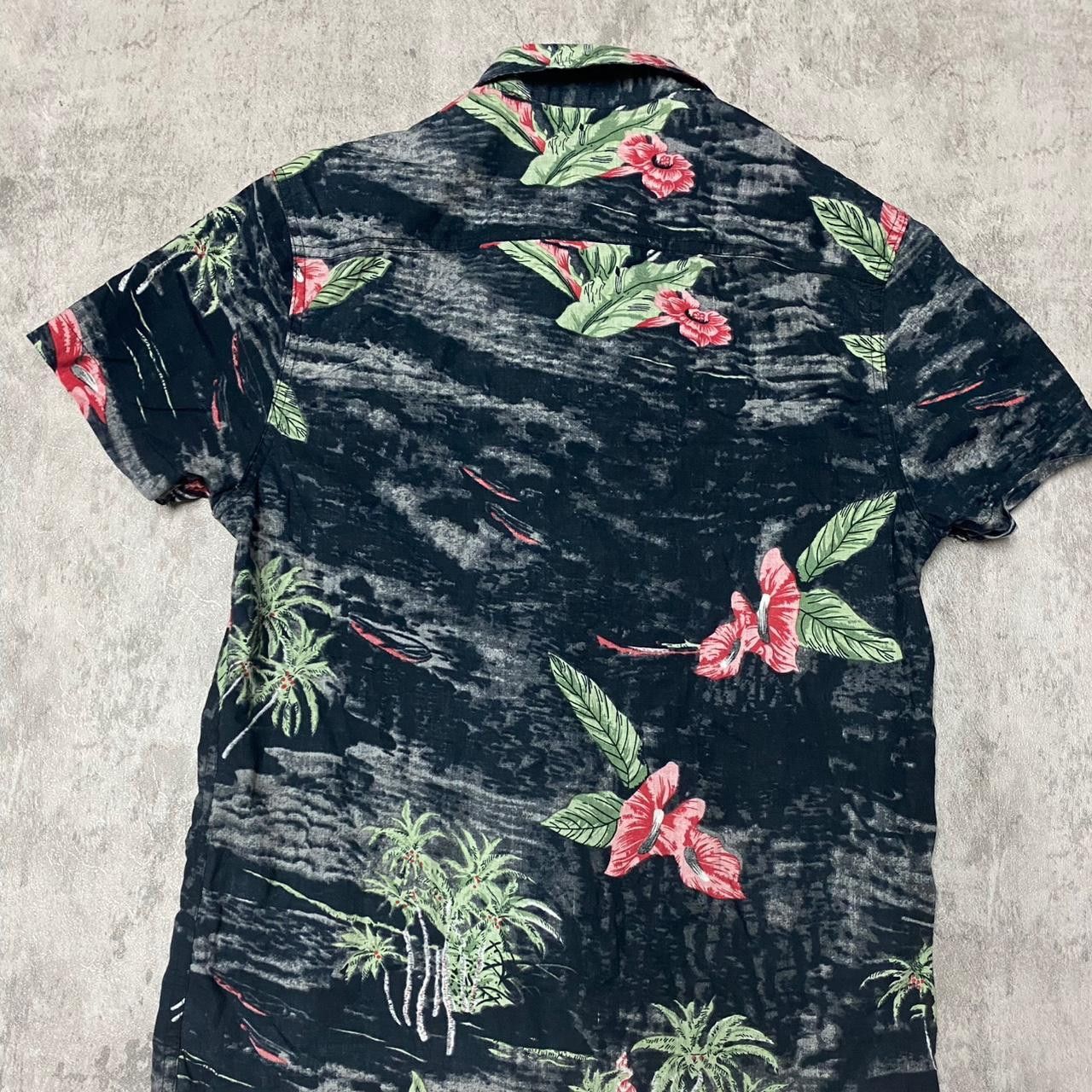 Other Black Hawaiian shirt with bold floral pattern Size US S / EU 44-46 / 1 - 4 Thumbnail