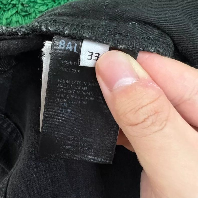 Balenciaga Balenciaga size 33 Black and Grey Washed Letter Jeans Size 32" / US 10 / IT 46 - 7 Thumbnail