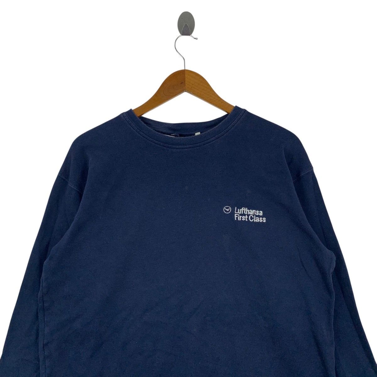 Vintage Vintage LUFTHANSA FIRST CLASS Airline Aviation Tshirt Size US L / EU 52-54 / 3 - 2 Thumbnail