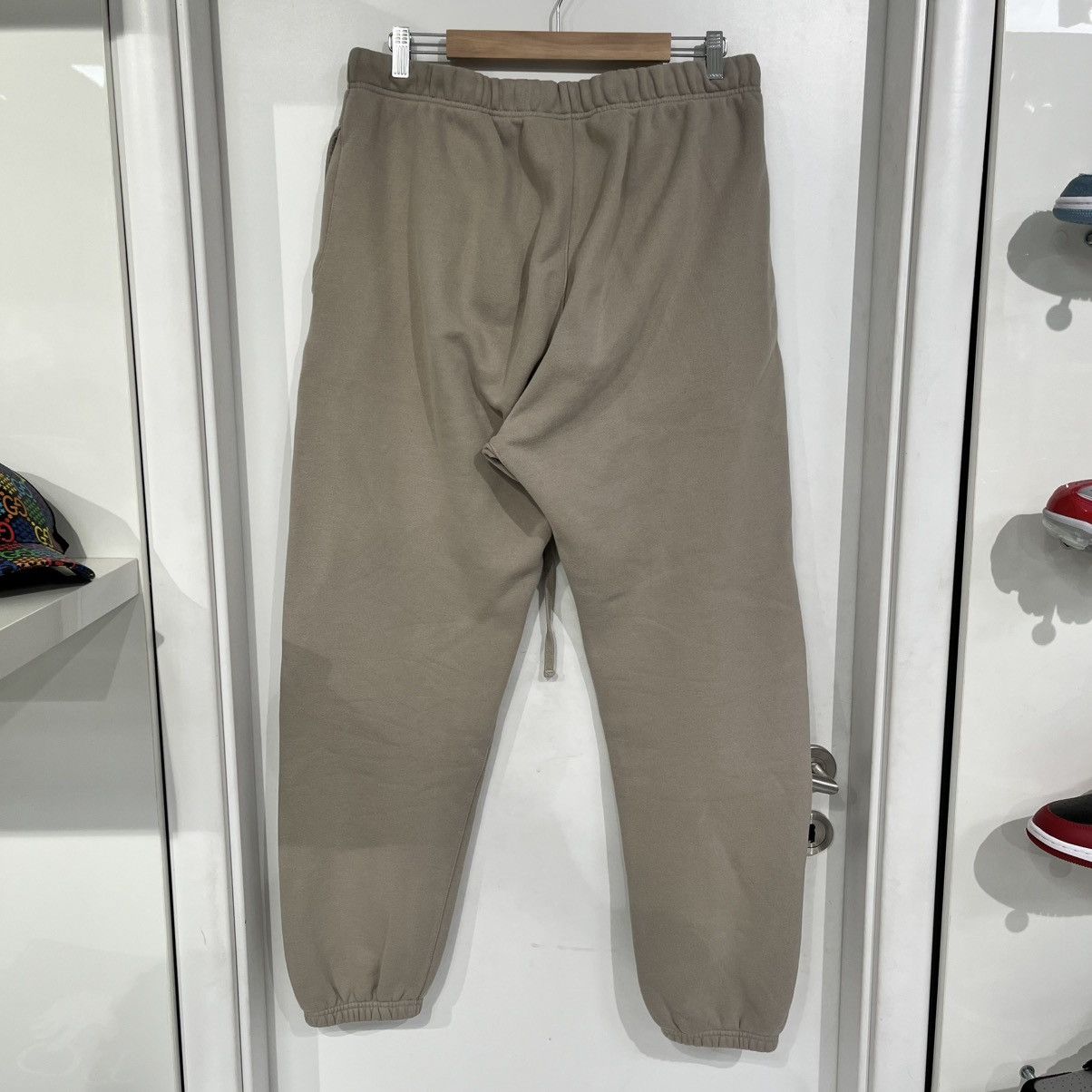 Essentials × Fear of God Fear Of God Essentials Sweatpants Beige Size US 34 / EU 50 - 2 Thumbnail