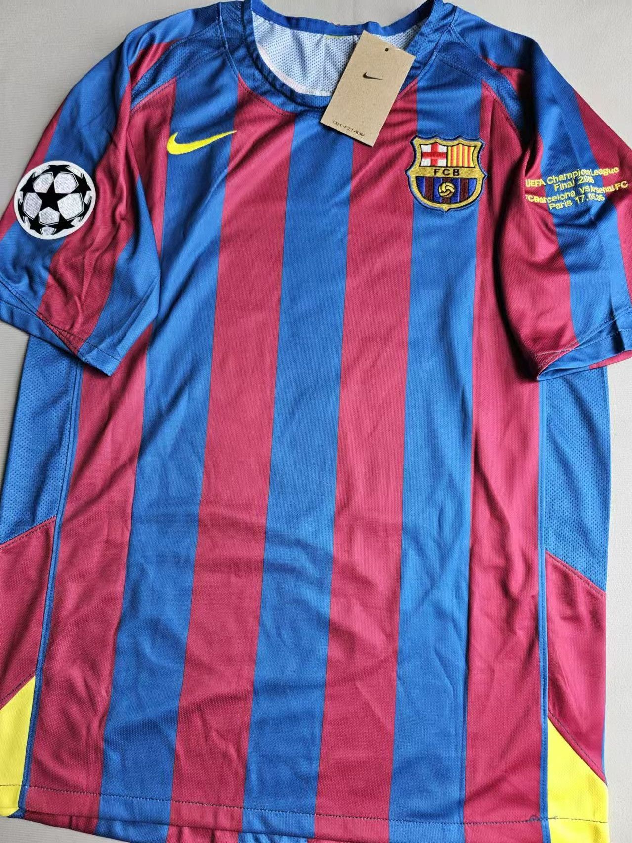 Other 2005 06 Barcelona 10 Ronaldinho Jersey Home Size US XL / EU 56 / 4 - 2 Thumbnail